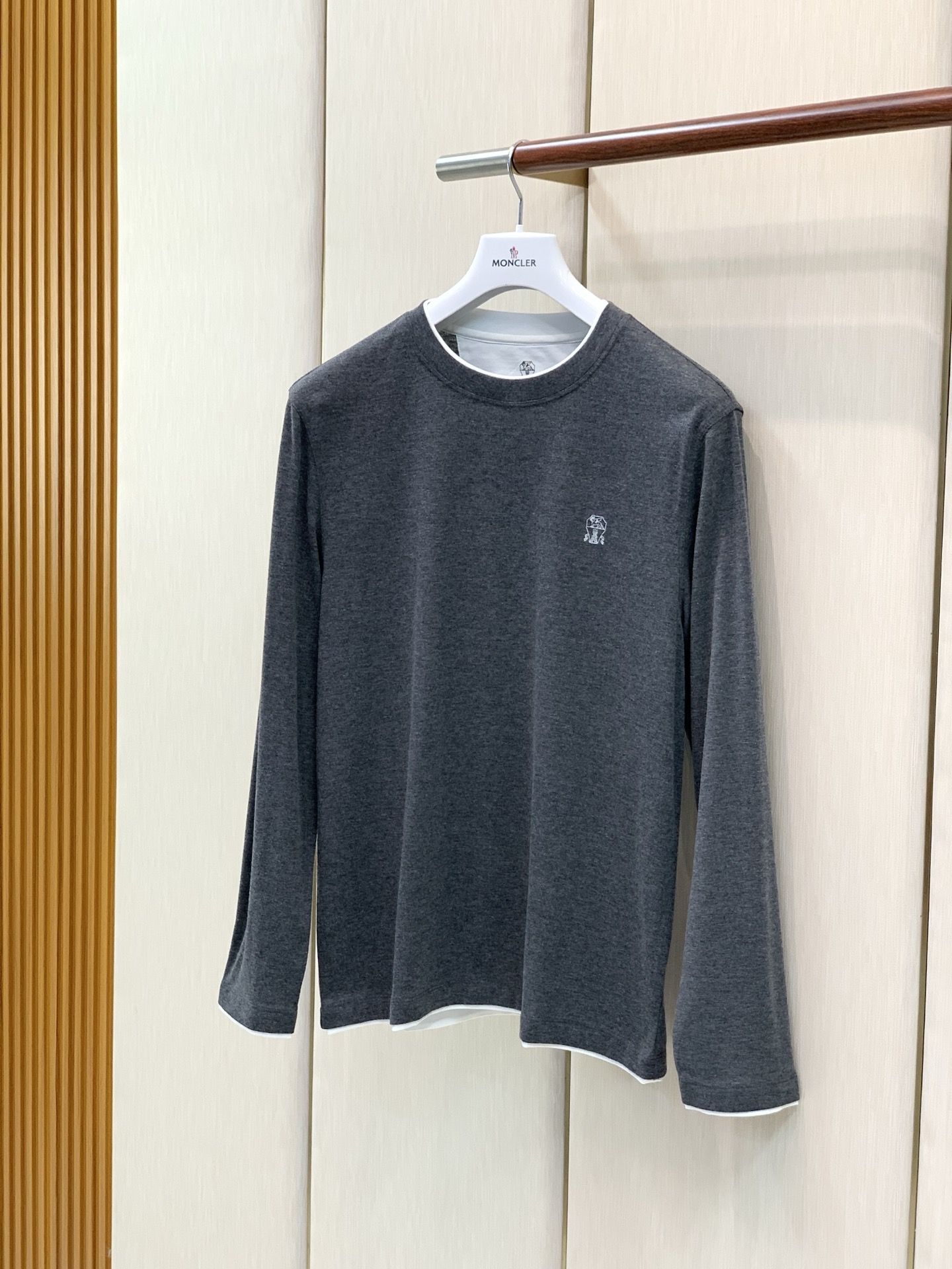，BRUNELLO CUCINELLI 意大利神狮，2026早秋最新品，专柜同步有售，原单狠货，时尚休闲圆领长袖T恤，采