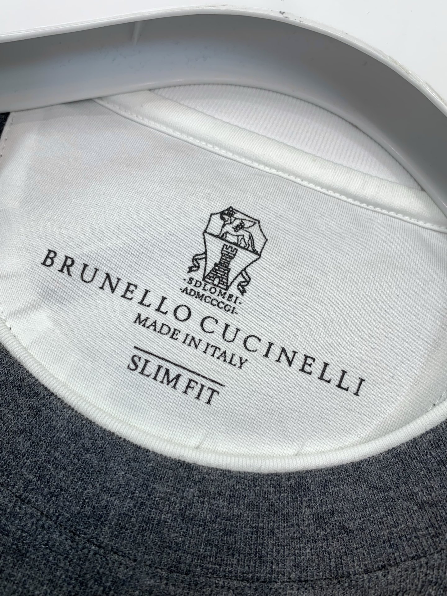 ，BRUNELLO CUCINELLI 意大利神狮，2026早秋最新品，专柜同步有售，原单狠货，时尚休闲圆领长袖T恤，采