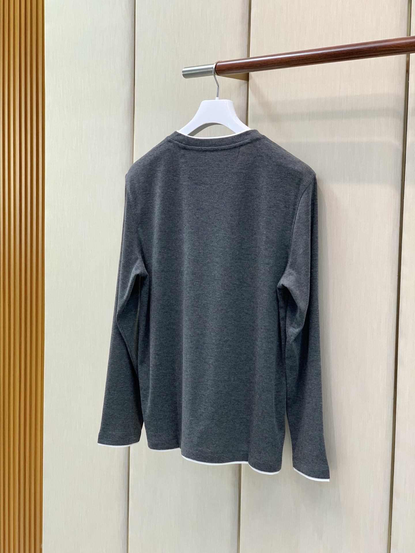 ，BRUNELLO CUCINELLI 意大利神狮，2026早秋最新品，专柜同步有售，原单狠货，时尚休闲圆领长袖T恤，采