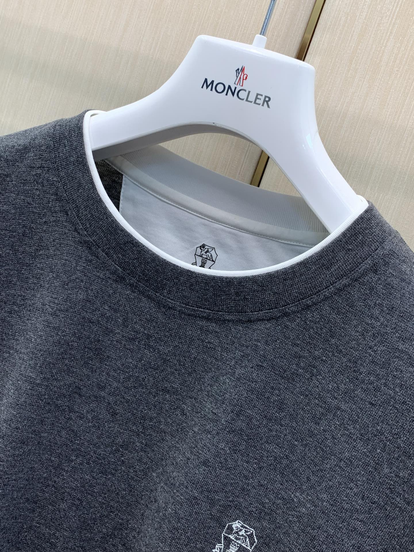 ，BRUNELLO CUCINELLI 意大利神狮，2026早秋最新品，专柜同步有售，原单狠货，时尚休闲圆领长袖T恤，采