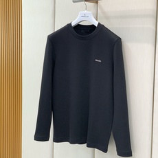 ,PRADA 普拉达,2026早秋最新品,专柜同步有售,时尚休闲圆领长袖T恤,进口原版面料,做工极为复杂,唯一可以做代购 ,PRADA 普拉达,2026早秋最新品,专柜同步有售,时尚休闲圆领长袖T恤,进口原版面料,做工极为复杂,唯一可以做代购