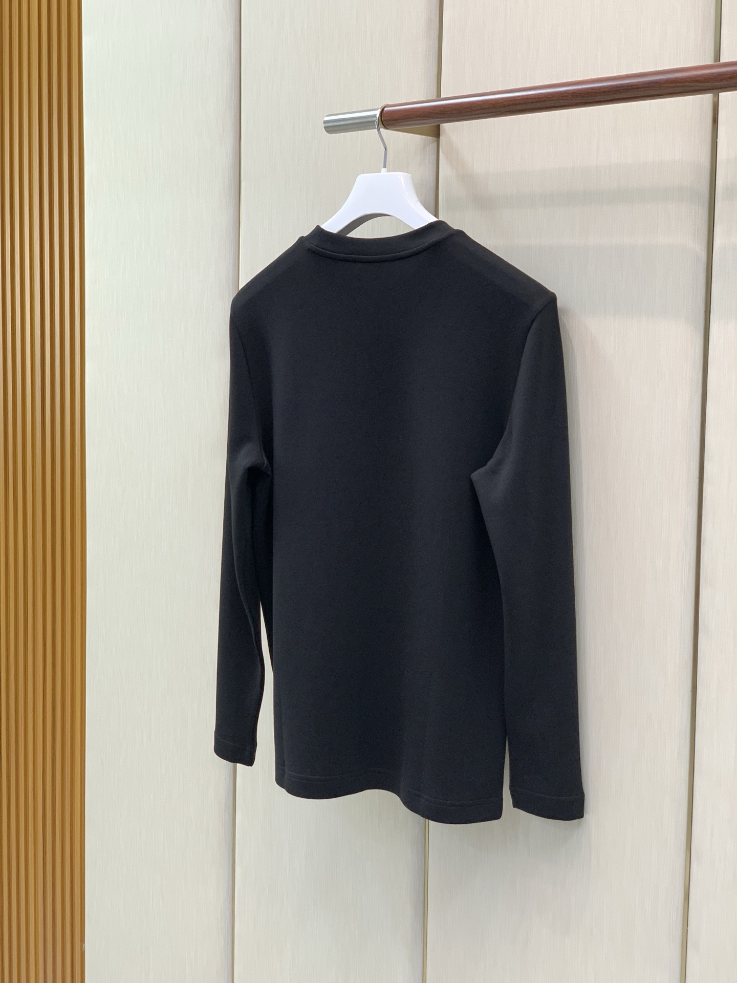 ，PRADA 普拉达，2026早秋最新品，专柜同步有售，时尚休闲圆领长袖T恤，进口原版面料，做工极为复杂，唯一可以做代购