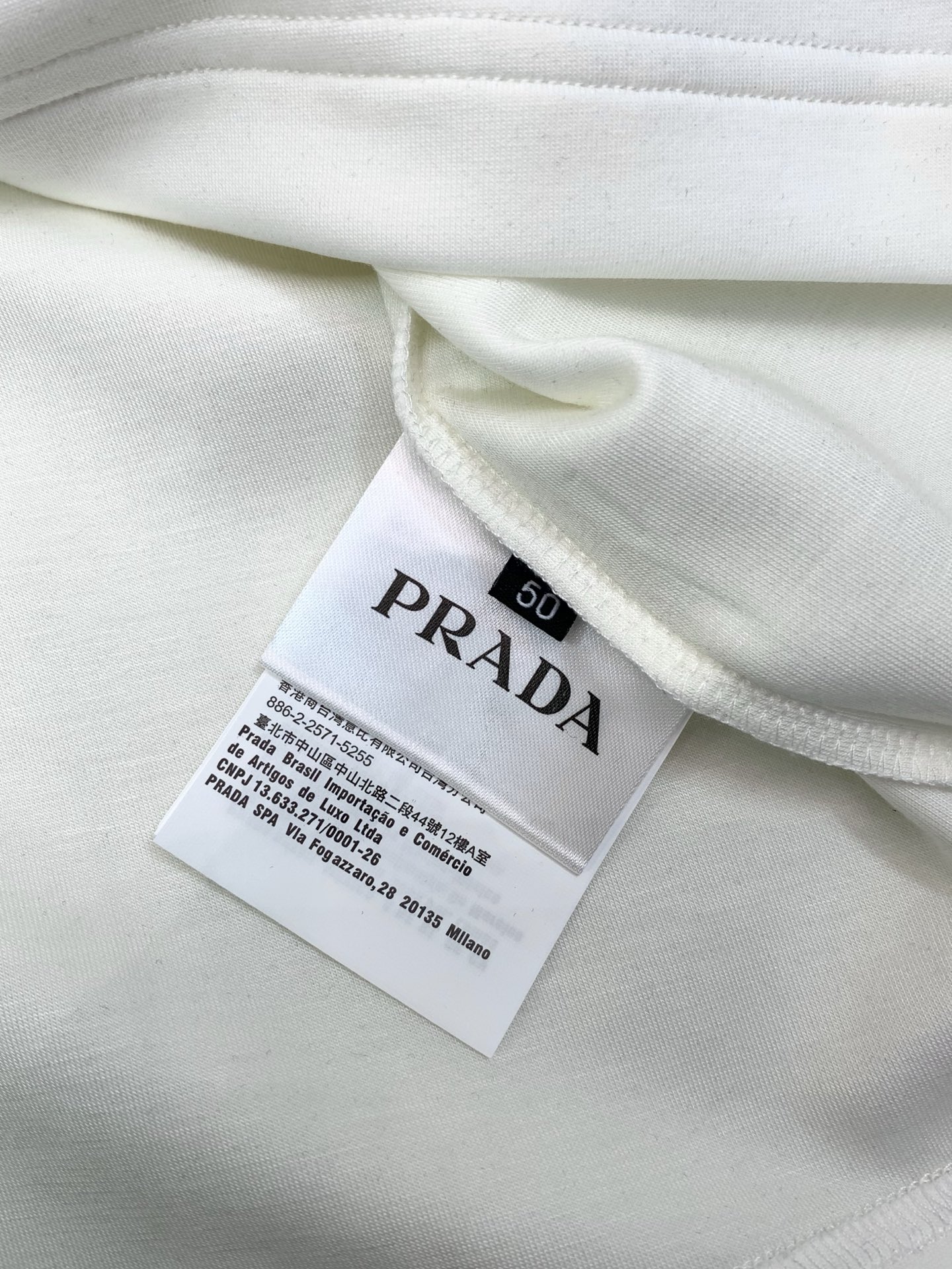 ，PRADA 普拉达，2026早秋最新品，专柜同步有售，时尚休闲圆领长袖T恤，进口原版面料，做工极为复杂，唯一可以做代购