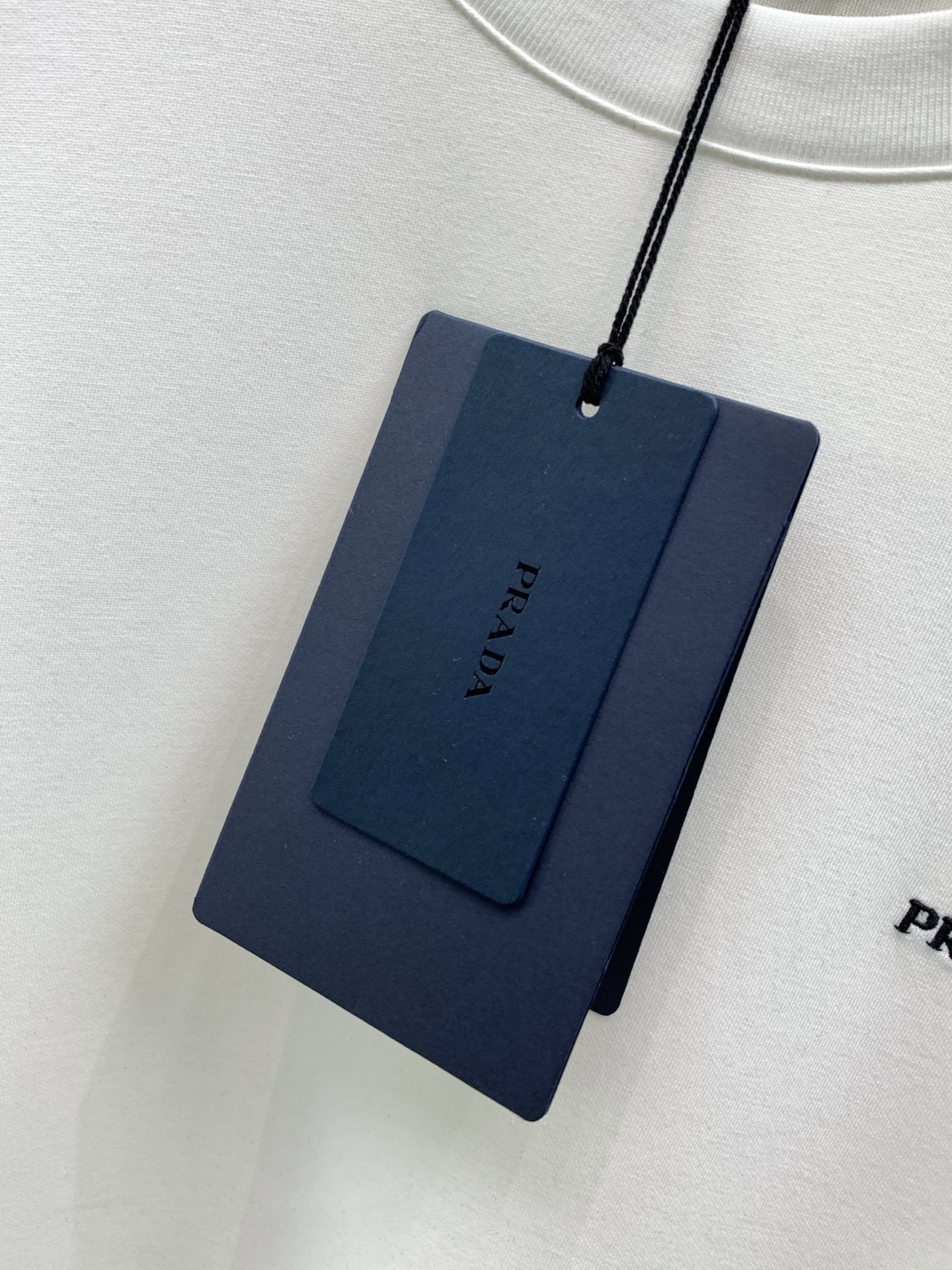 ，PRADA 普拉达，2026早秋最新品，专柜同步有售，时尚休闲圆领长袖T恤，进口原版面料，做工极为复杂，唯一可以做代购