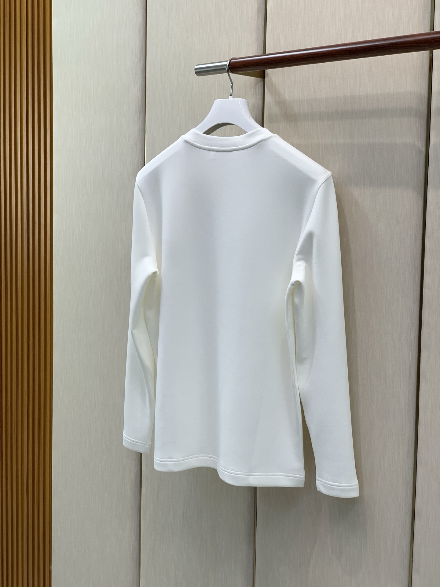 ，PRADA 普拉达，2026早秋最新品，专柜同步有售，时尚休闲圆领长袖T恤，进口原版面料，做工极为复杂，唯一可以做代购