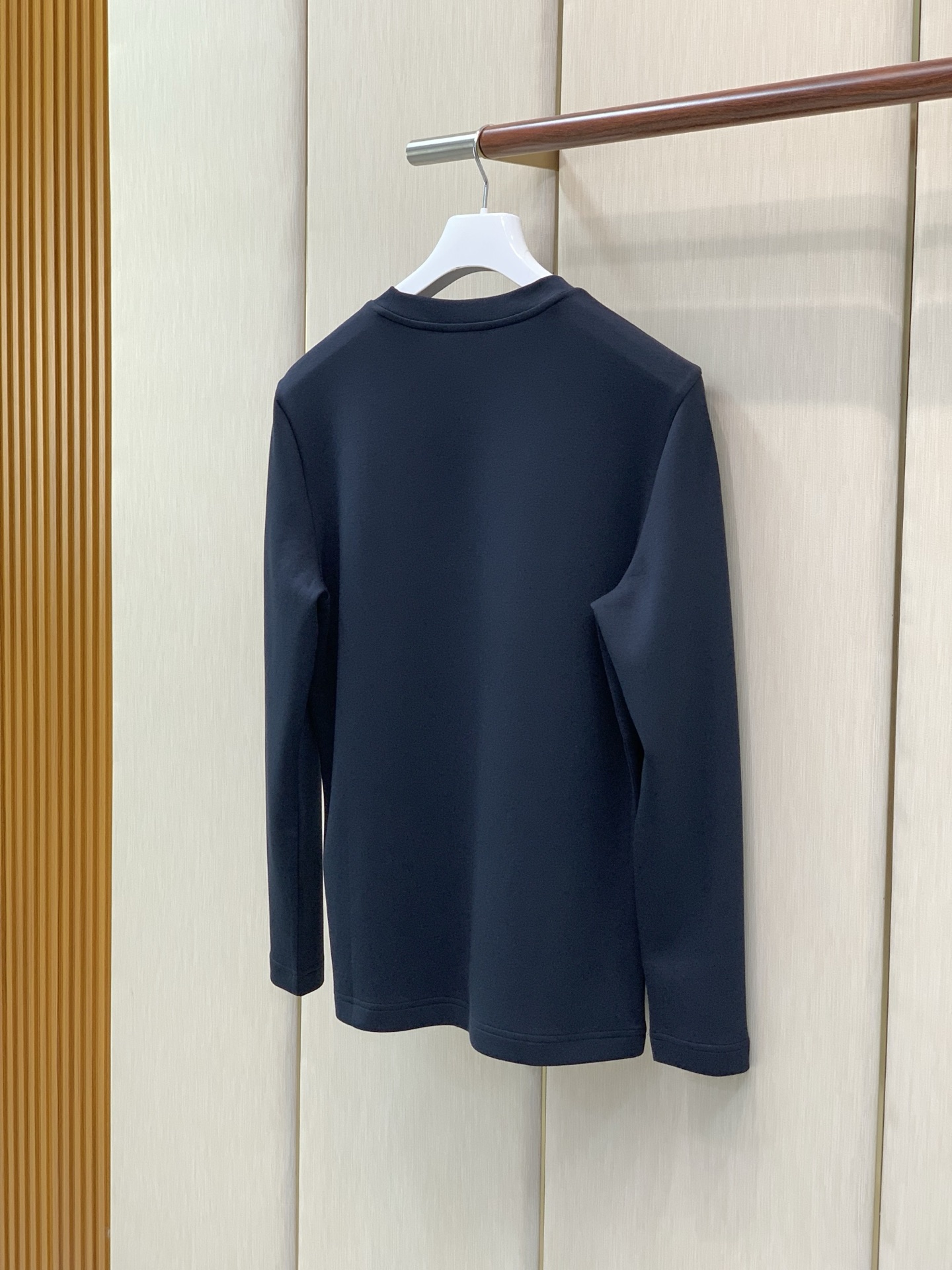 ，PRADA 普拉达，2026早秋最新品，专柜同步有售，时尚休闲圆领长袖T恤，进口原版面料，做工极为复杂，唯一可以做代购