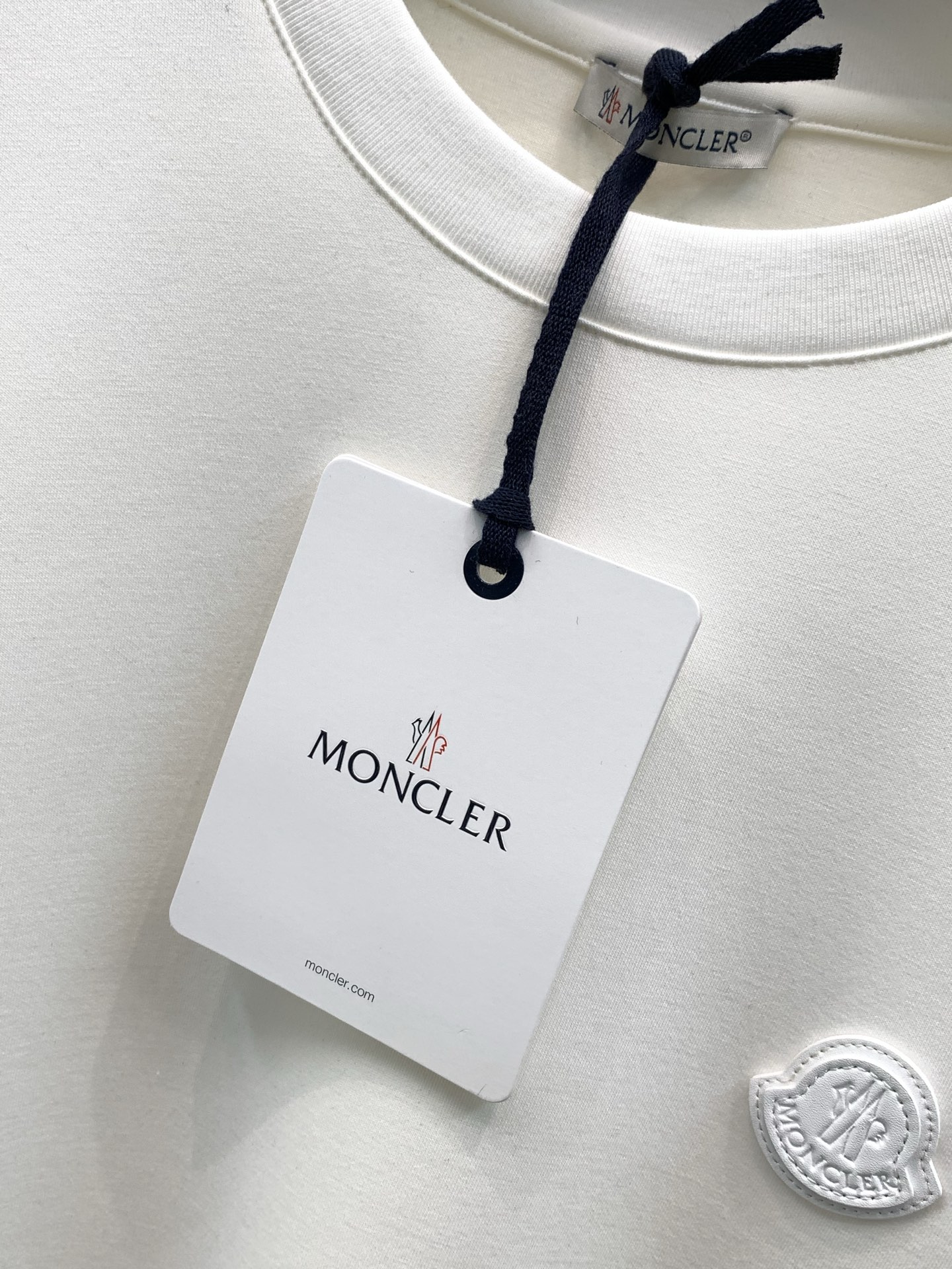 ，Moncler 蒙口，2026早秋最新品，专柜同步有售，原单狠货，时尚休闲圆领长袖T恤，上身舒适！吸睛而有亮点，采用进