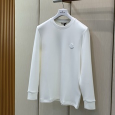 ,Moncler 蒙口,2026早秋最新品,专柜同步有售,原单狠货,时尚休闲圆领长袖T恤,上身舒适!吸睛而有亮点,采用进 ,Moncler 蒙口,2026早秋最新品,专柜同步有售,原单狠货,时尚休闲圆领长袖T恤,上身舒适!吸睛而有亮点,采用进