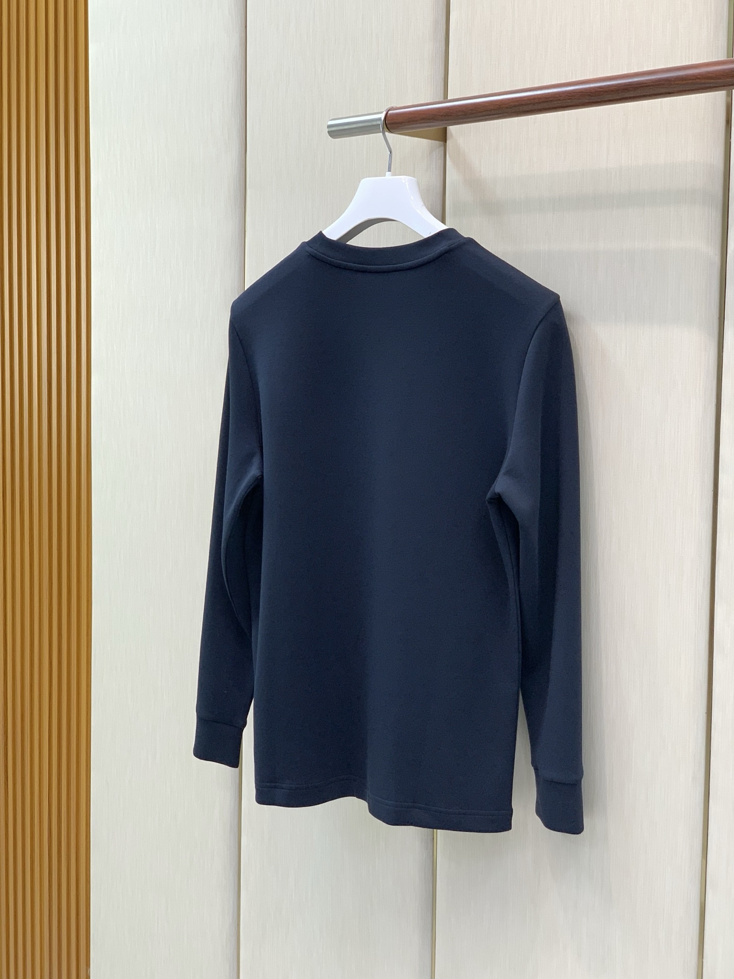 ，Moncler 蒙口，2026早秋最新品，专柜同步有售，原单狠货，时尚休闲圆领长袖T恤，上身舒适！吸睛而有亮点，采用进