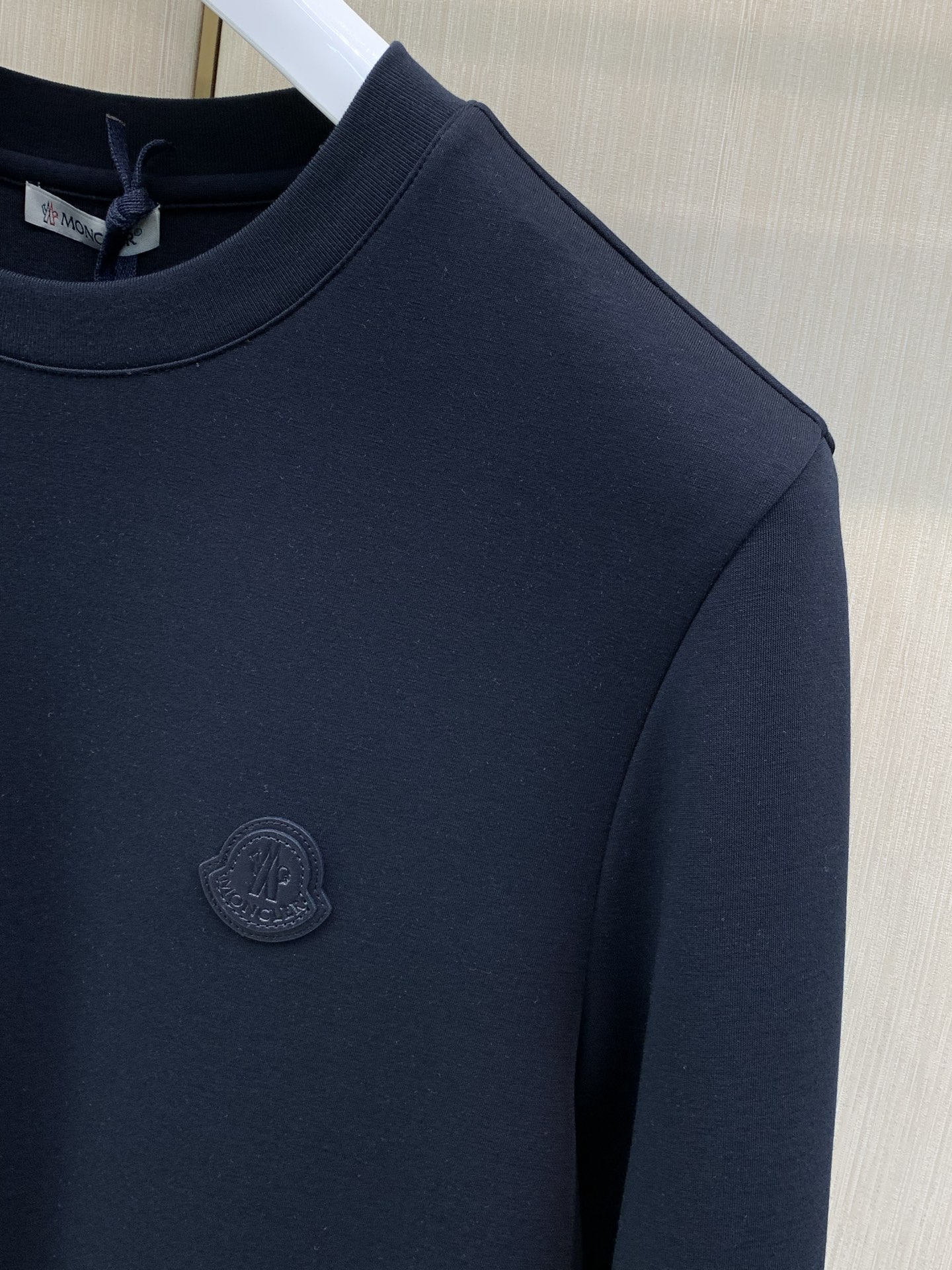 ，Moncler 蒙口，2026早秋最新品，专柜同步有售，原单狠货，时尚休闲圆领长袖T恤，上身舒适！吸睛而有亮点，采用进