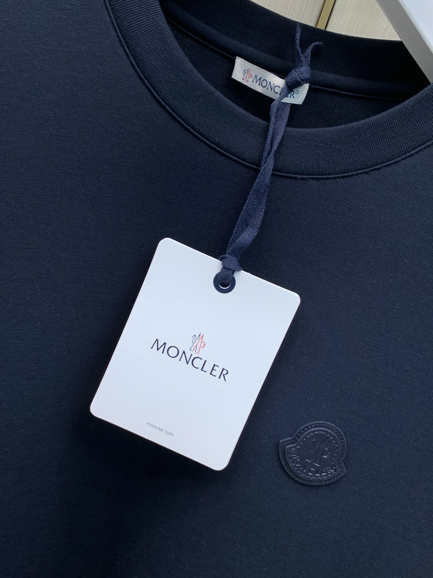 ，Moncler 蒙口，2026早秋最新品，专柜同步有售，原单狠货，时尚休闲圆领长袖T恤，上身舒适！吸睛而有亮点，采用进