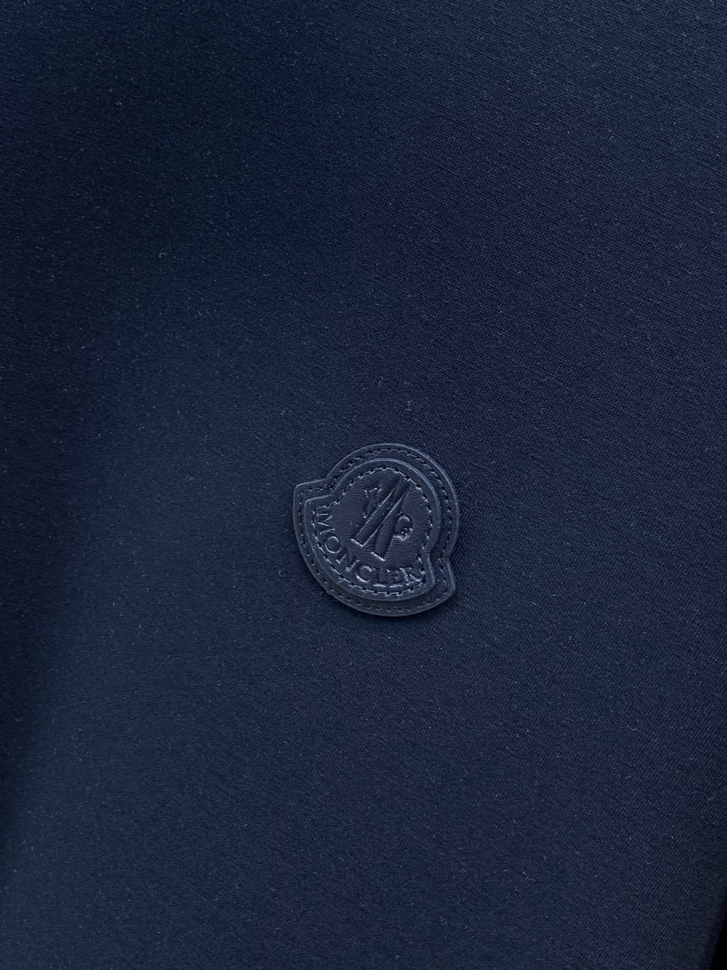 ，Moncler 蒙口，2026早秋最新品，专柜同步有售，原单狠货，时尚休闲圆领长袖T恤，上身舒适！吸睛而有亮点，采用进