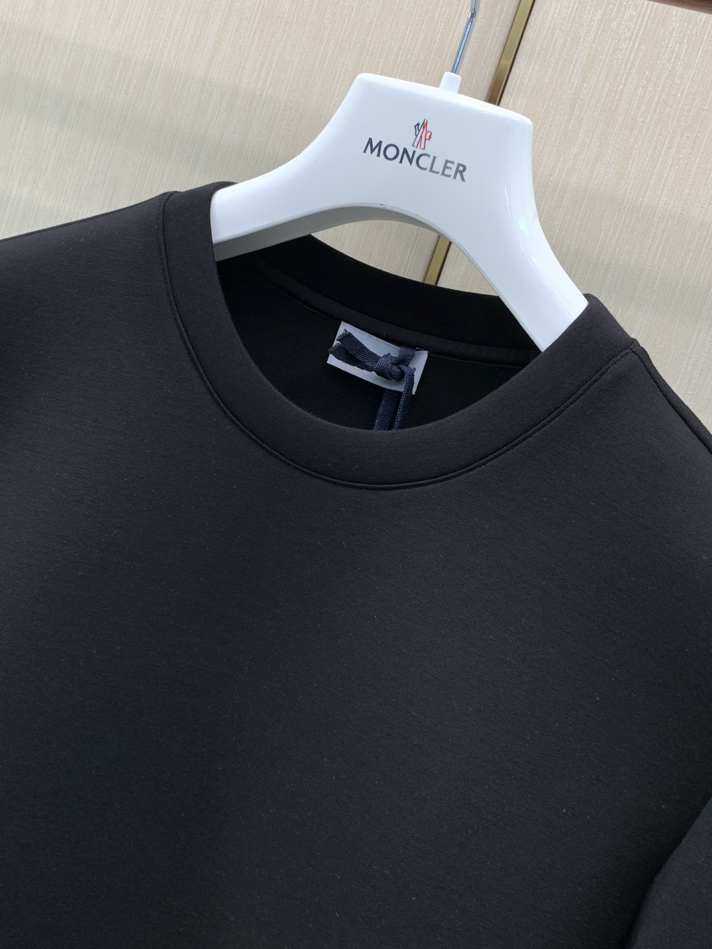，Moncler 蒙口，2026早秋最新品，专柜同步有售，原单狠货，时尚休闲圆领卫衣，上身舒适！吸睛而有亮点，采用进口原
