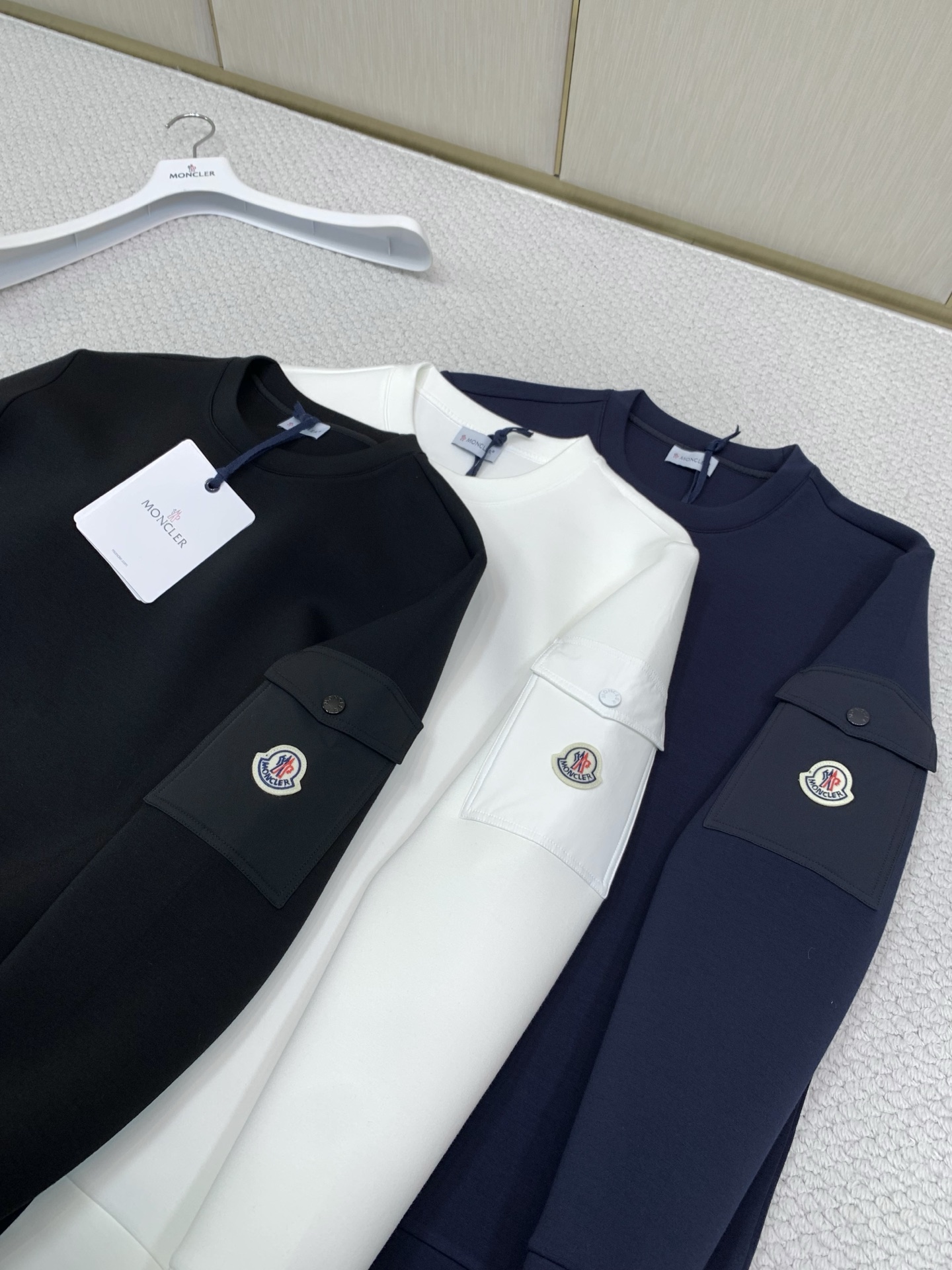 ，Moncler 蒙口，2026早秋最新品，专柜同步有售，原单狠货，时尚休闲圆领卫衣，上身舒适！吸睛而有亮点，采用进口原