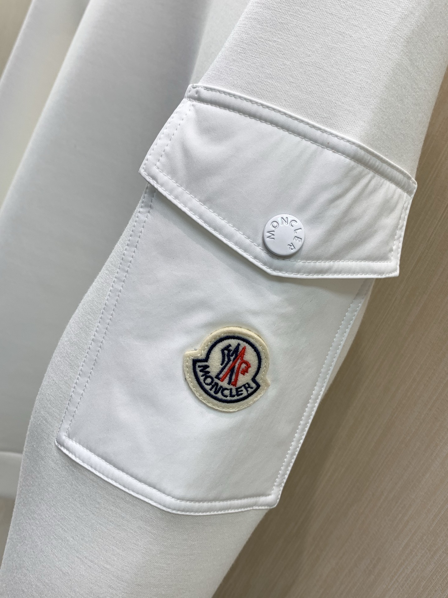 ，Moncler 蒙口，2026早秋最新品，专柜同步有售，原单狠货，时尚休闲圆领卫衣，上身舒适！吸睛而有亮点，采用进口原