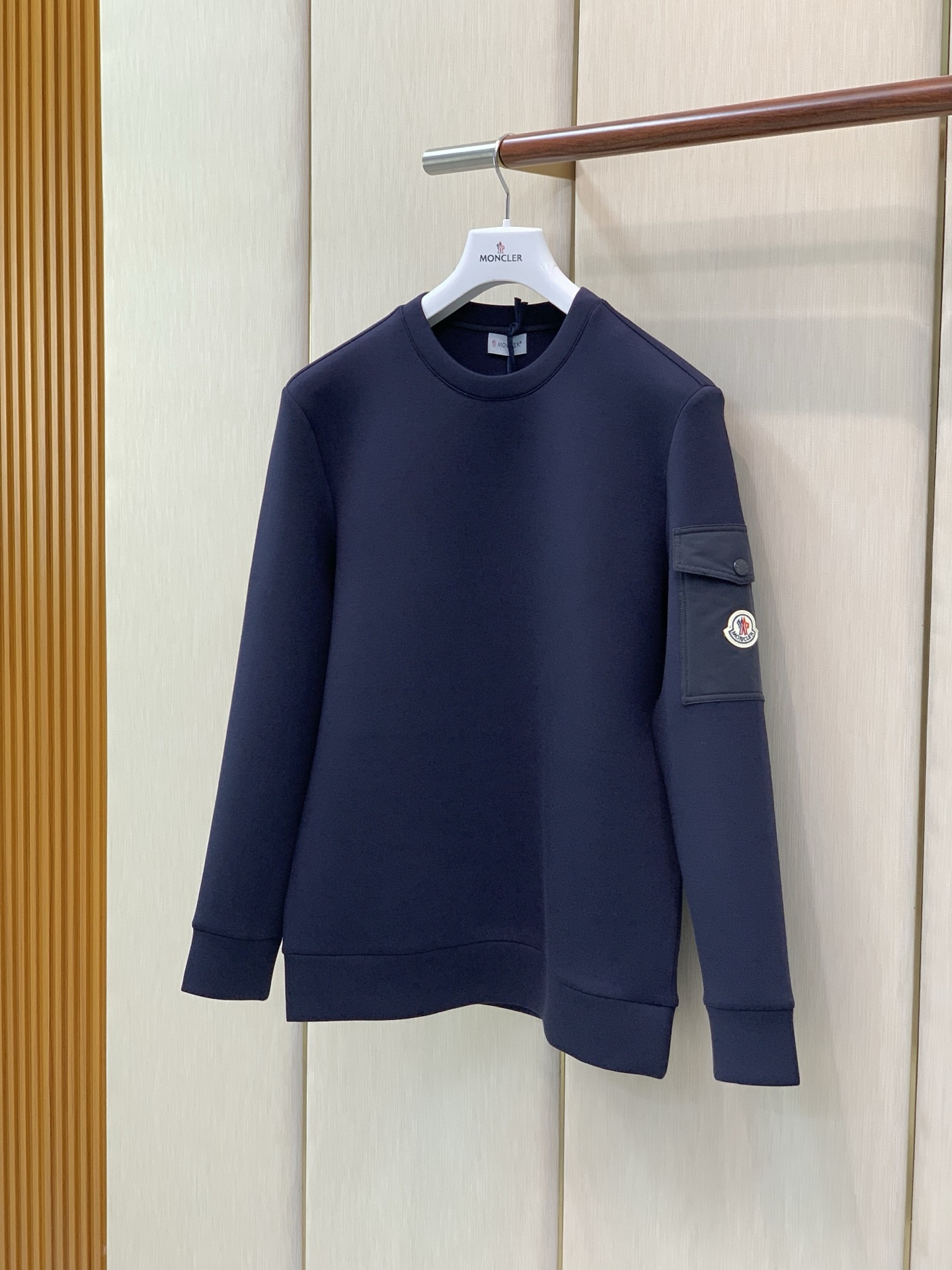 ,Moncler 蒙口,2026早秋最新品,专柜同步有售,原单狠货,时尚休闲圆领卫衣,上身舒适!吸睛而有亮点,采用进口原 ,Moncler 蒙口,2026早秋最新品,专柜同步有售,原单狠货,时尚休闲圆领卫衣,上身舒适!吸睛而有亮点,采用进口原