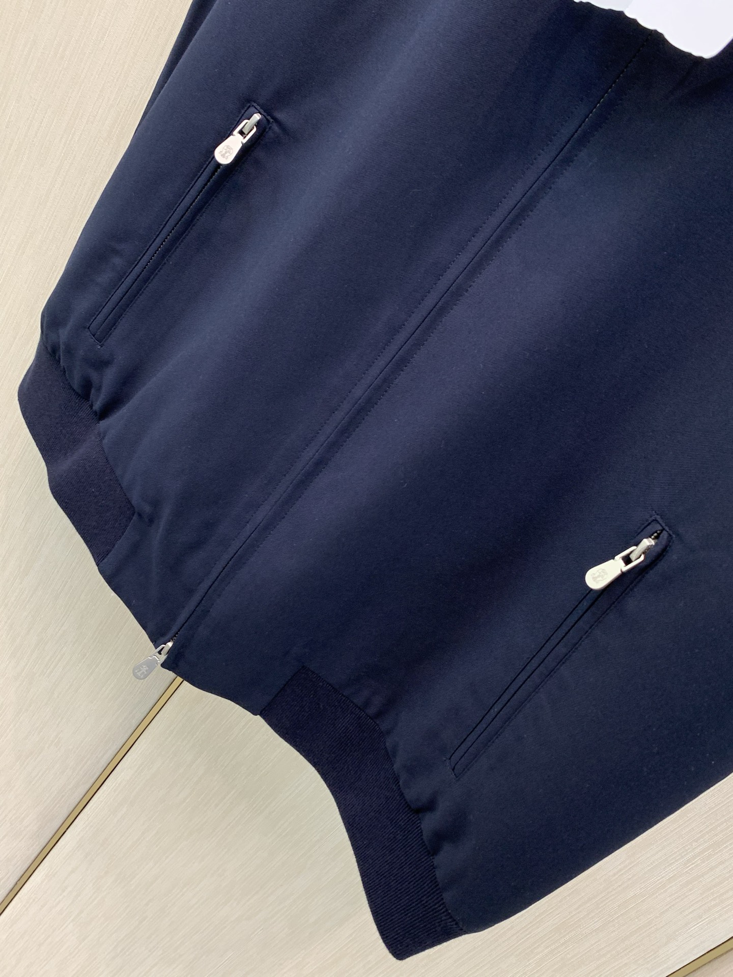 ，BRUNELLO CUCINELLI 意大利神狮，2026秋季最新品，专柜同步有售，原单狠货，时尚休闲马甲，采用进口原