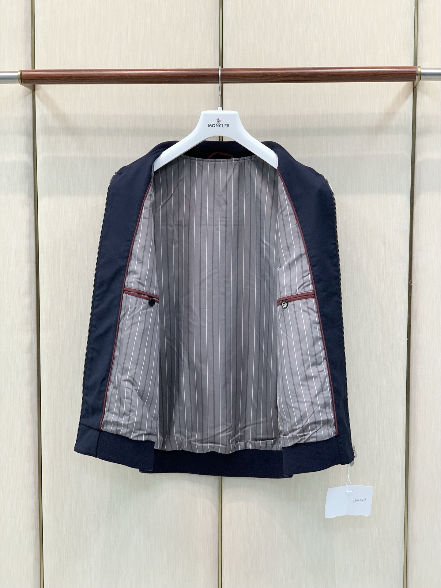 ，BRUNELLO CUCINELLI 意大利神狮，2026秋季最新品，专柜同步有售，原单狠货，时尚休闲马甲，采用进口原