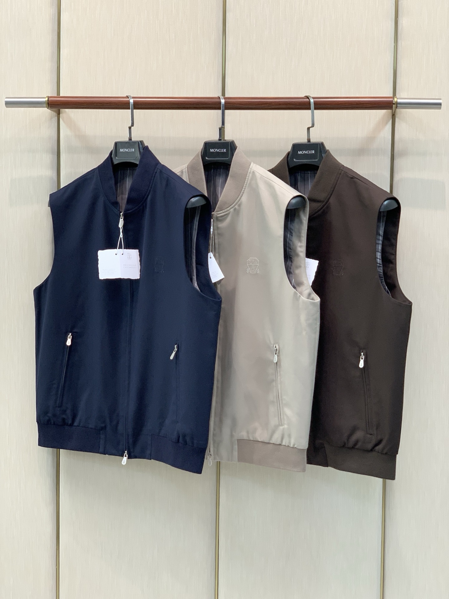 ，BRUNELLO CUCINELLI 意大利神狮，2026秋季最新品，专柜同步有售，原单狠货，时尚休闲马甲，采用进口原