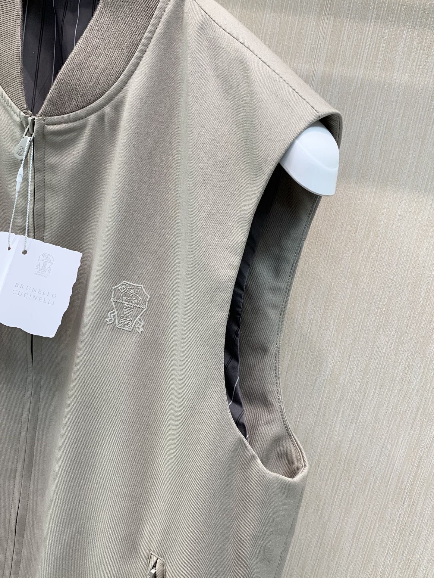 ，BRUNELLO CUCINELLI 意大利神狮，2026秋季最新品，专柜同步有售，原单狠货，时尚休闲马甲，采用进口原