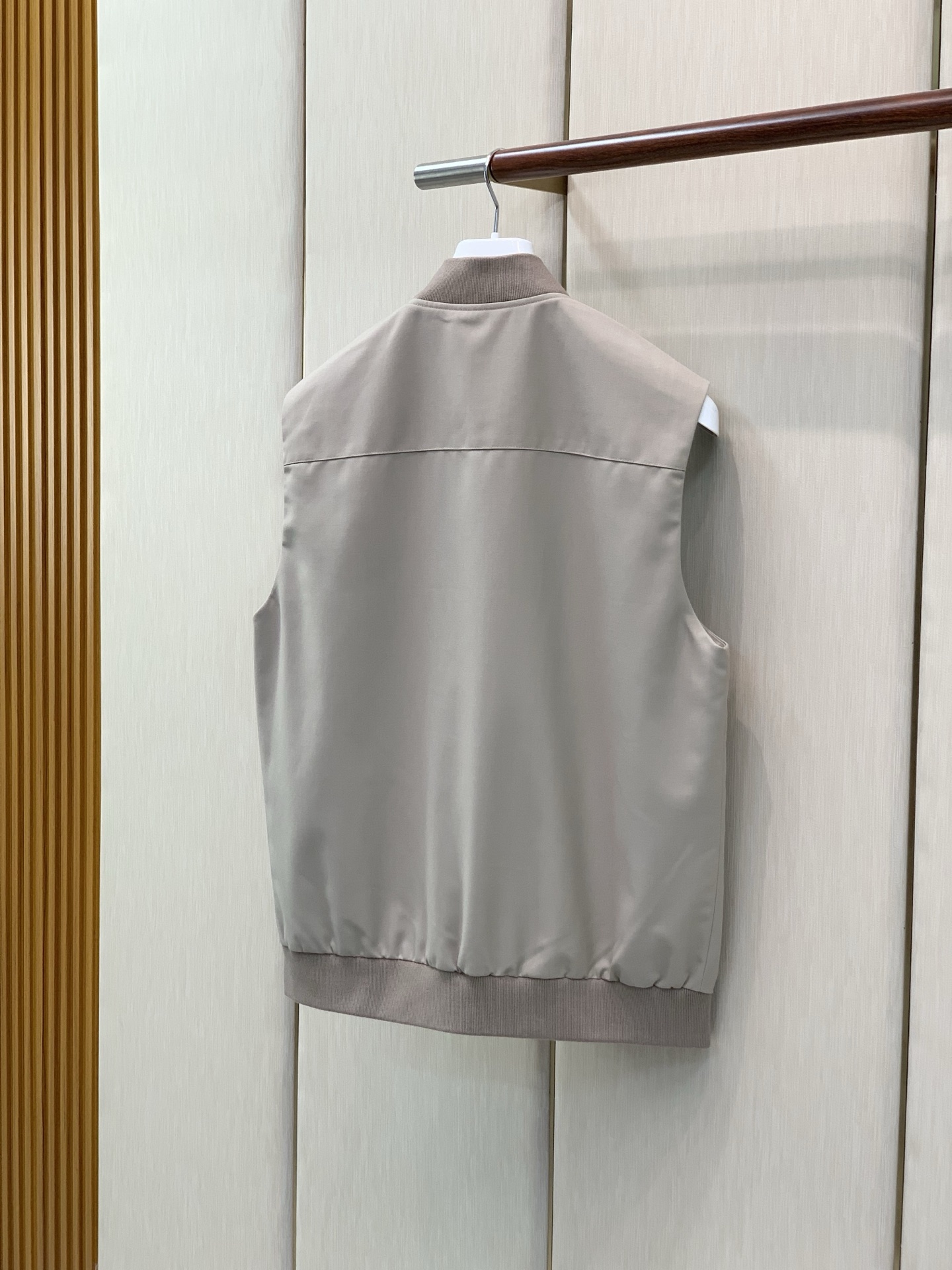 ，BRUNELLO CUCINELLI 意大利神狮，2026秋季最新品，专柜同步有售，原单狠货，时尚休闲马甲，采用进口原