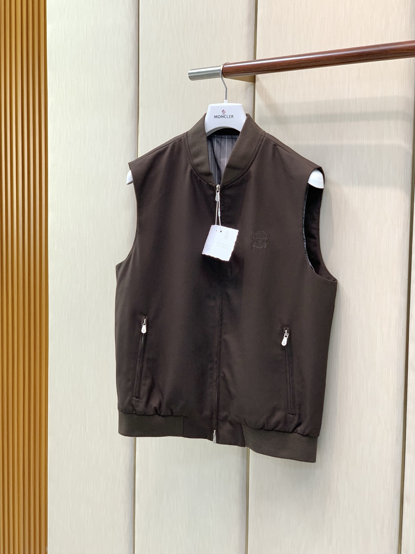 ，BRUNELLO CUCINELLI 意大利神狮，2026秋季最新品，专柜同步有售，原单狠货，时尚休闲马甲，采用进口原