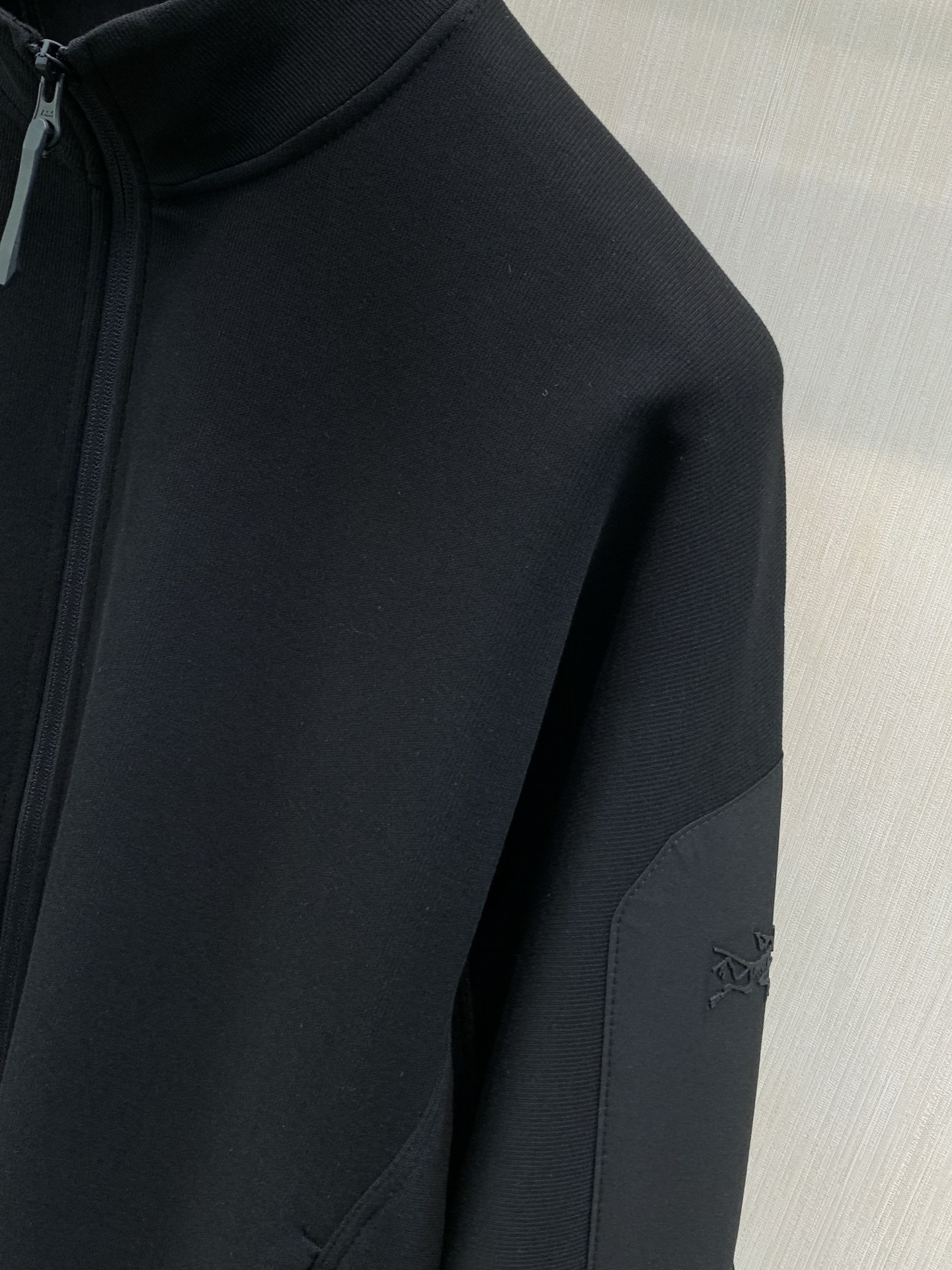 ，ARCTERYX 始祖鸟，2026秋季AW新品，时尚休闲立领外套，专柜同步有售，原单狠货，进口原版面料，工艺极度复杂，