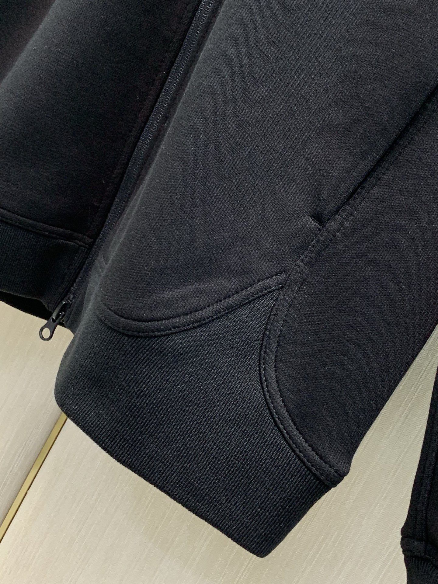 ，ARCTERYX 始祖鸟，2026秋季AW新品，时尚休闲立领外套，专柜同步有售，原单狠货，进口原版面料，工艺极度复杂，