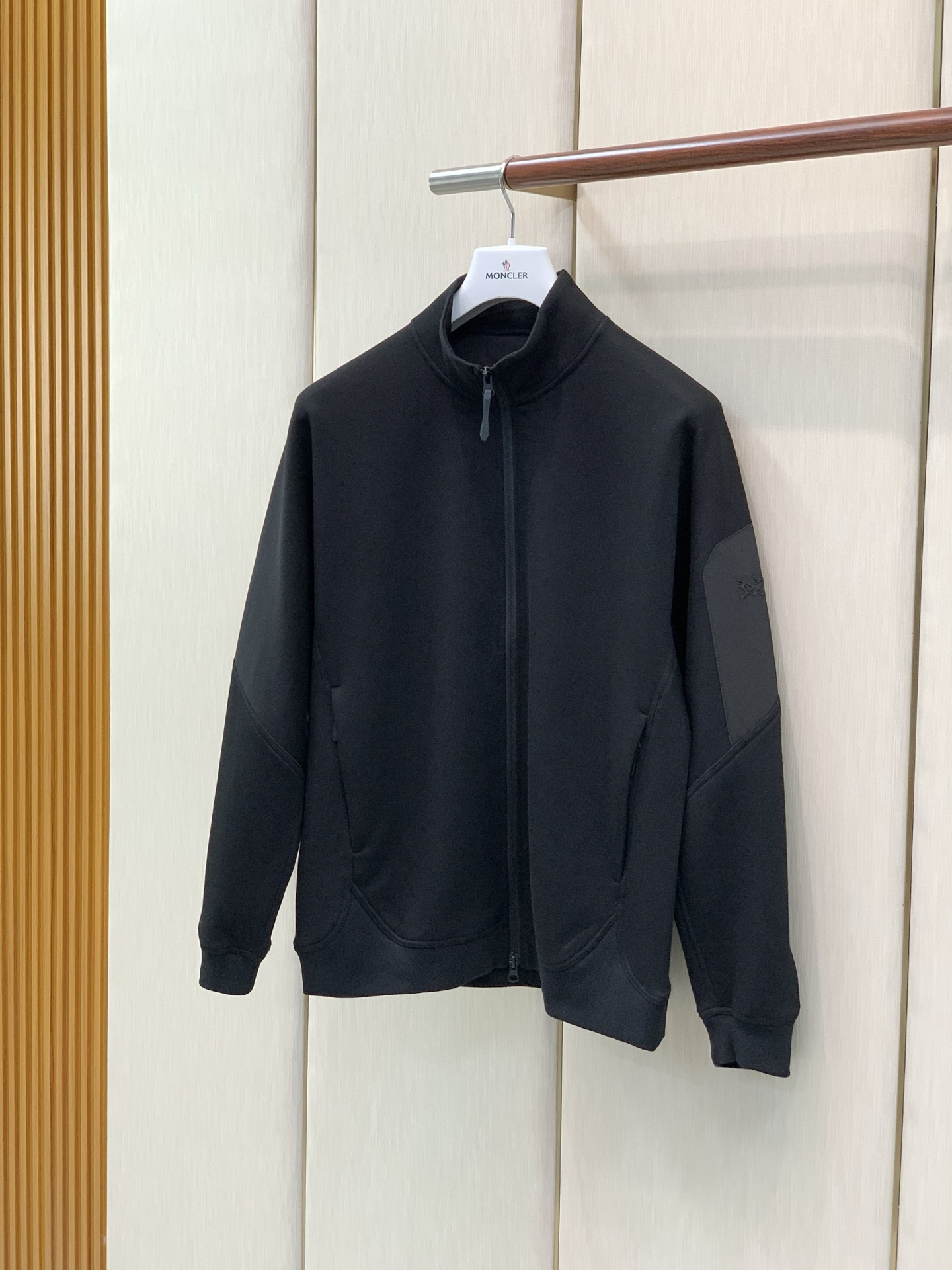 ，ARCTERYX 始祖鸟，2026秋季AW新品，时尚休闲立领外套，专柜同步有售，原单狠货，进口原版面料，工艺极度复杂，