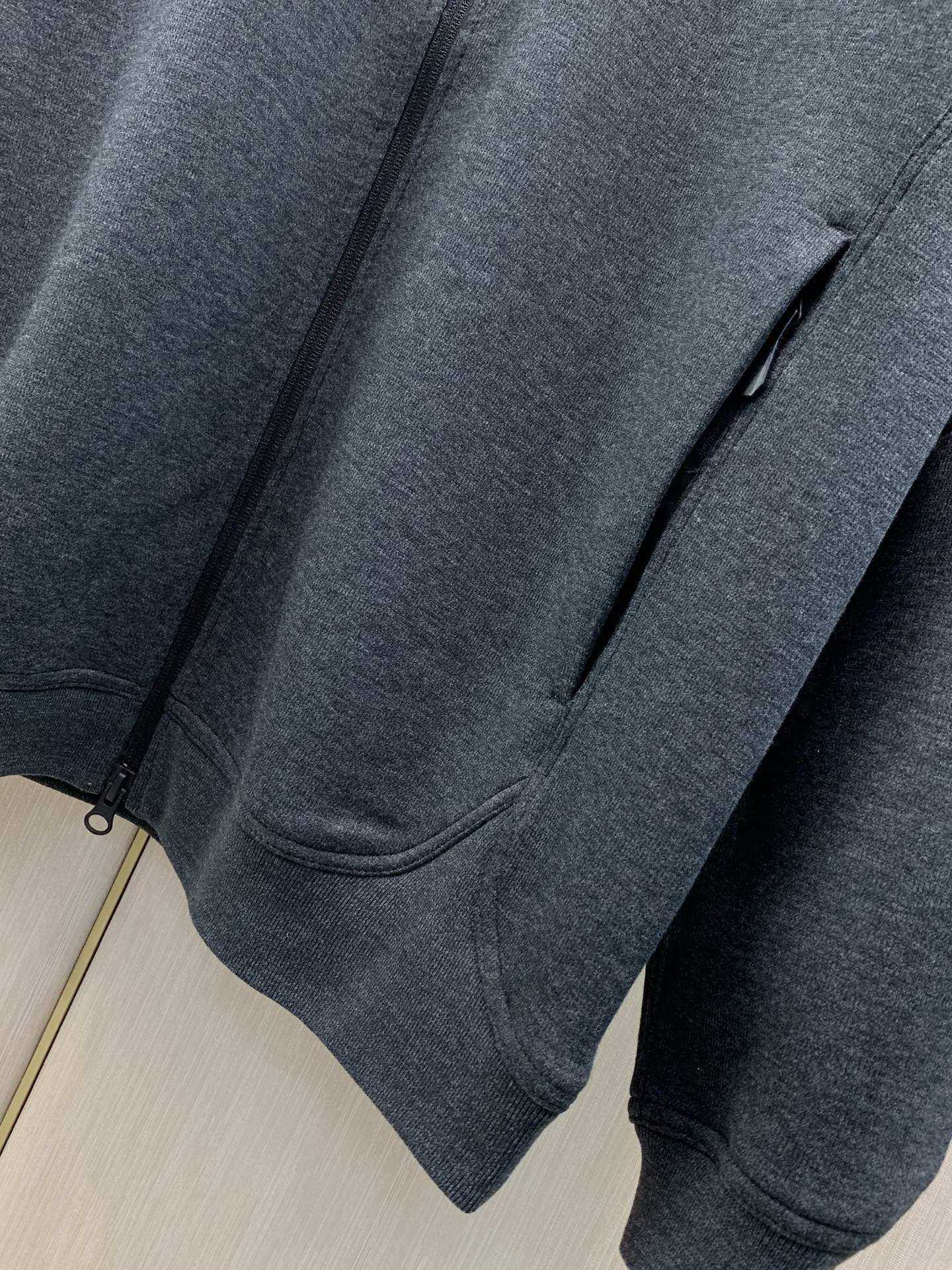，ARCTERYX 始祖鸟，2026秋季AW新品，时尚休闲立领外套，专柜同步有售，原单狠货，进口原版面料，工艺极度复杂，