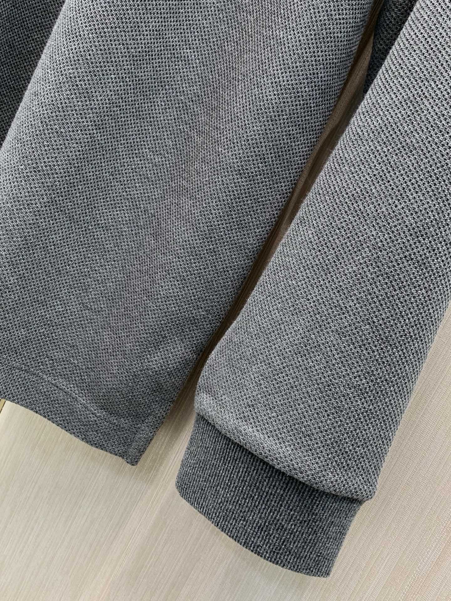 ，BRUNELLO CUCINELLI 意大利神狮，2026早秋最新品，专柜同步有售，原单狠货，时尚休闲立领卫衣，采用进