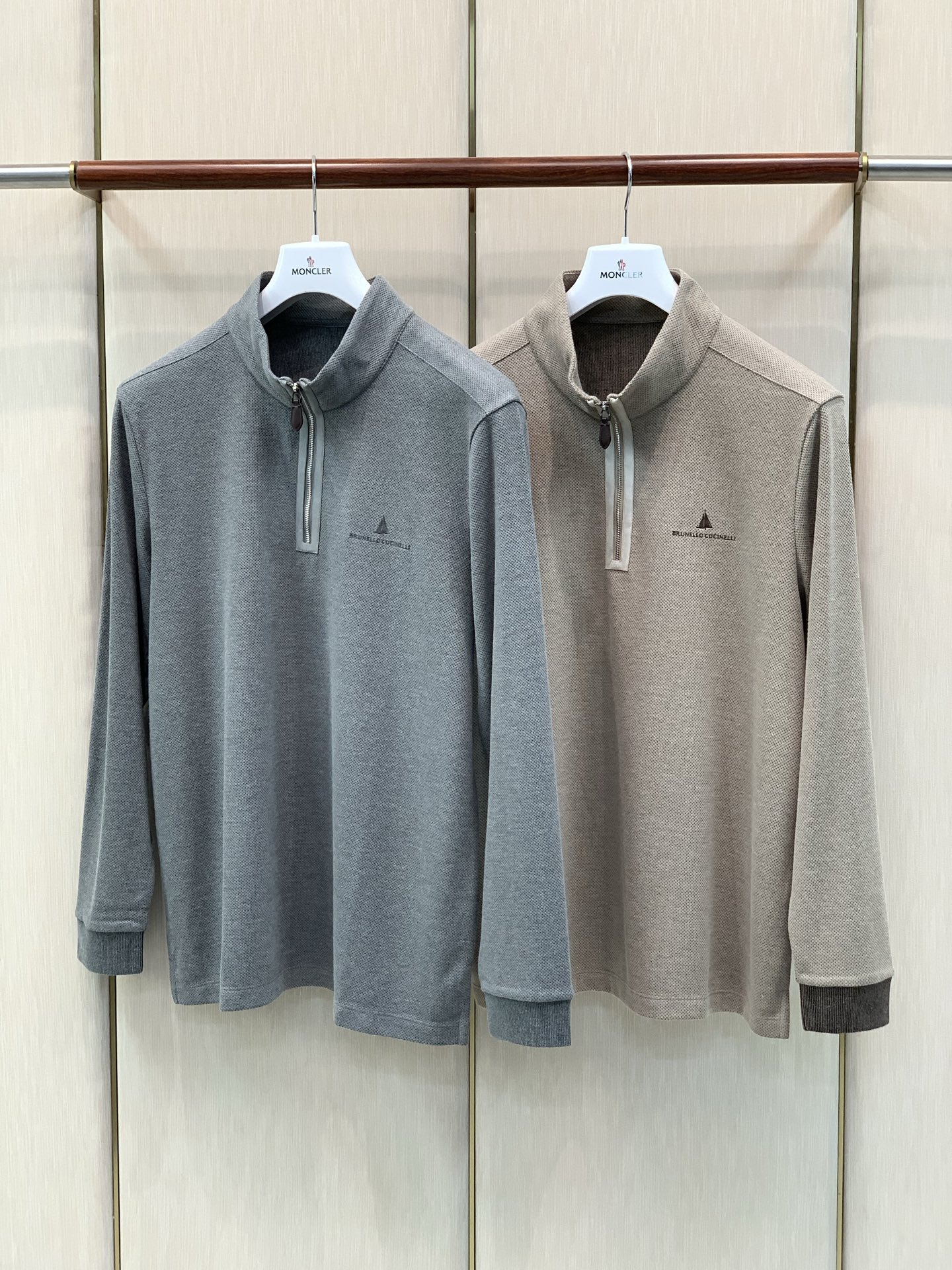 ，BRUNELLO CUCINELLI 意大利神狮，2026早秋最新品，专柜同步有售，原单狠货，时尚休闲立领卫衣，采用进