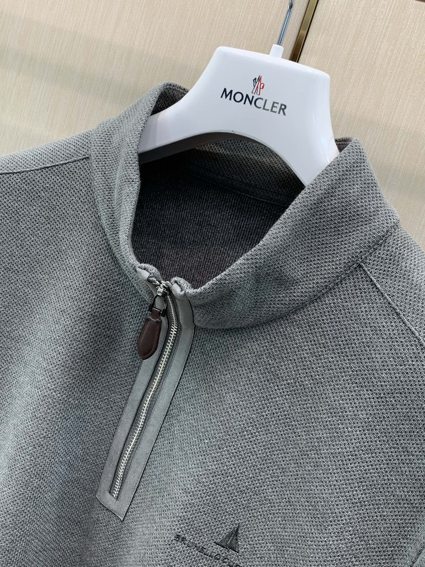 ，BRUNELLO CUCINELLI 意大利神狮，2026早秋最新品，专柜同步有售，原单狠货，时尚休闲立领卫衣，采用进
