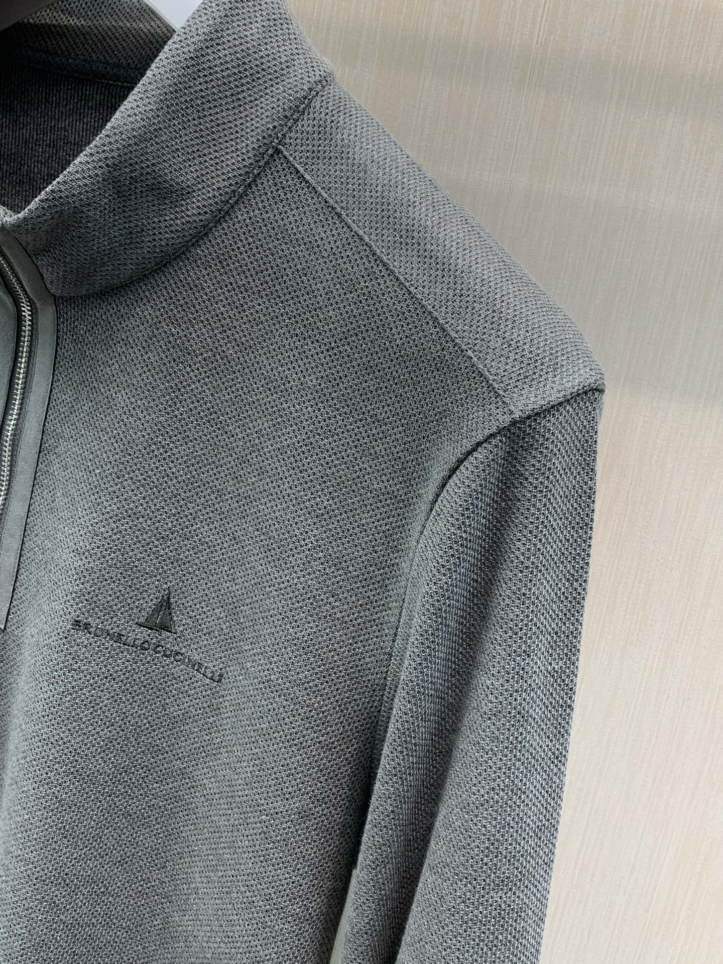 ，BRUNELLO CUCINELLI 意大利神狮，2026早秋最新品，专柜同步有售，原单狠货，时尚休闲立领卫衣，采用进