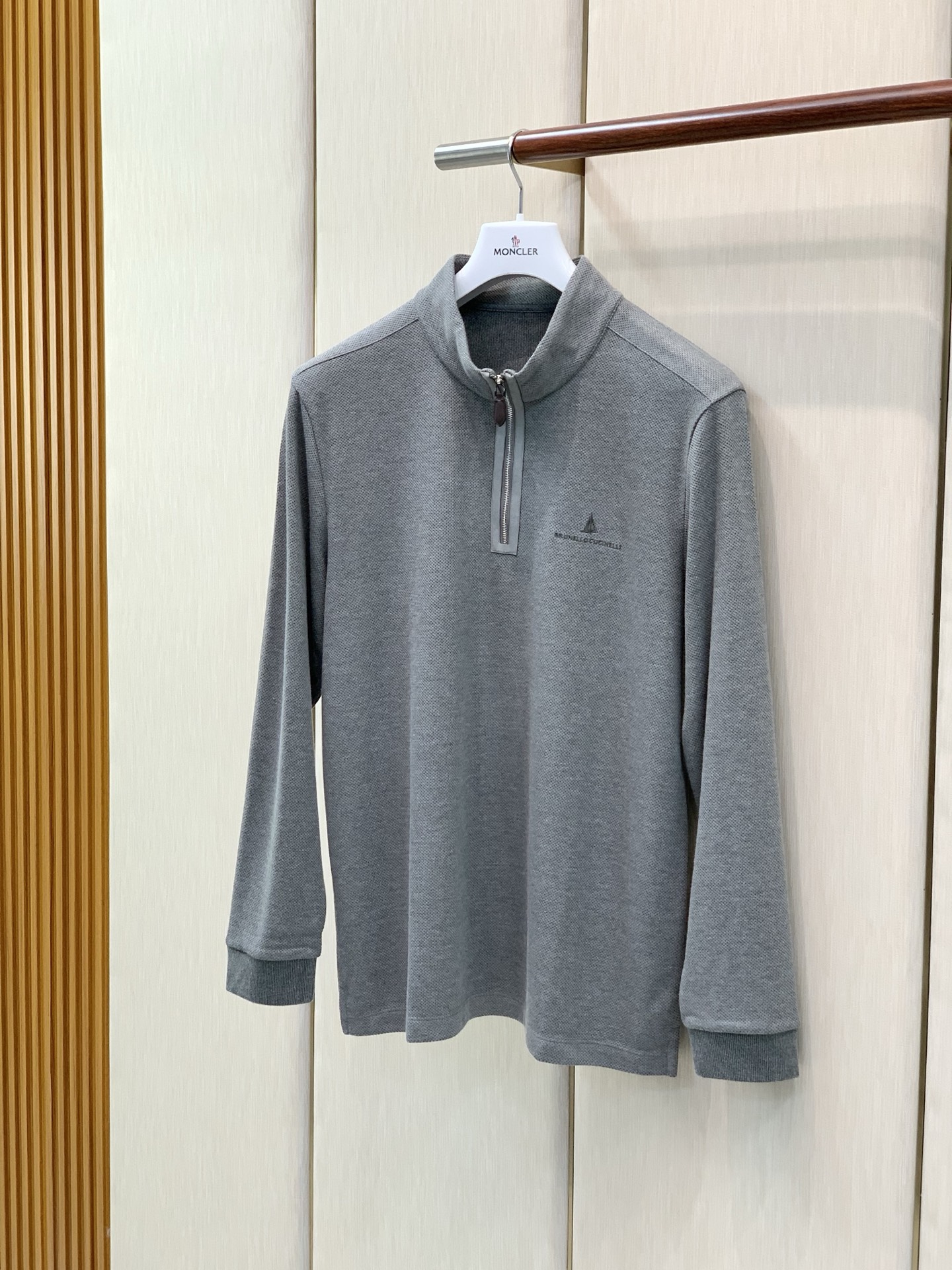 ，BRUNELLO CUCINELLI 意大利神狮，2026早秋最新品，专柜同步有售，原单狠货，时尚休闲立领卫衣，采用进