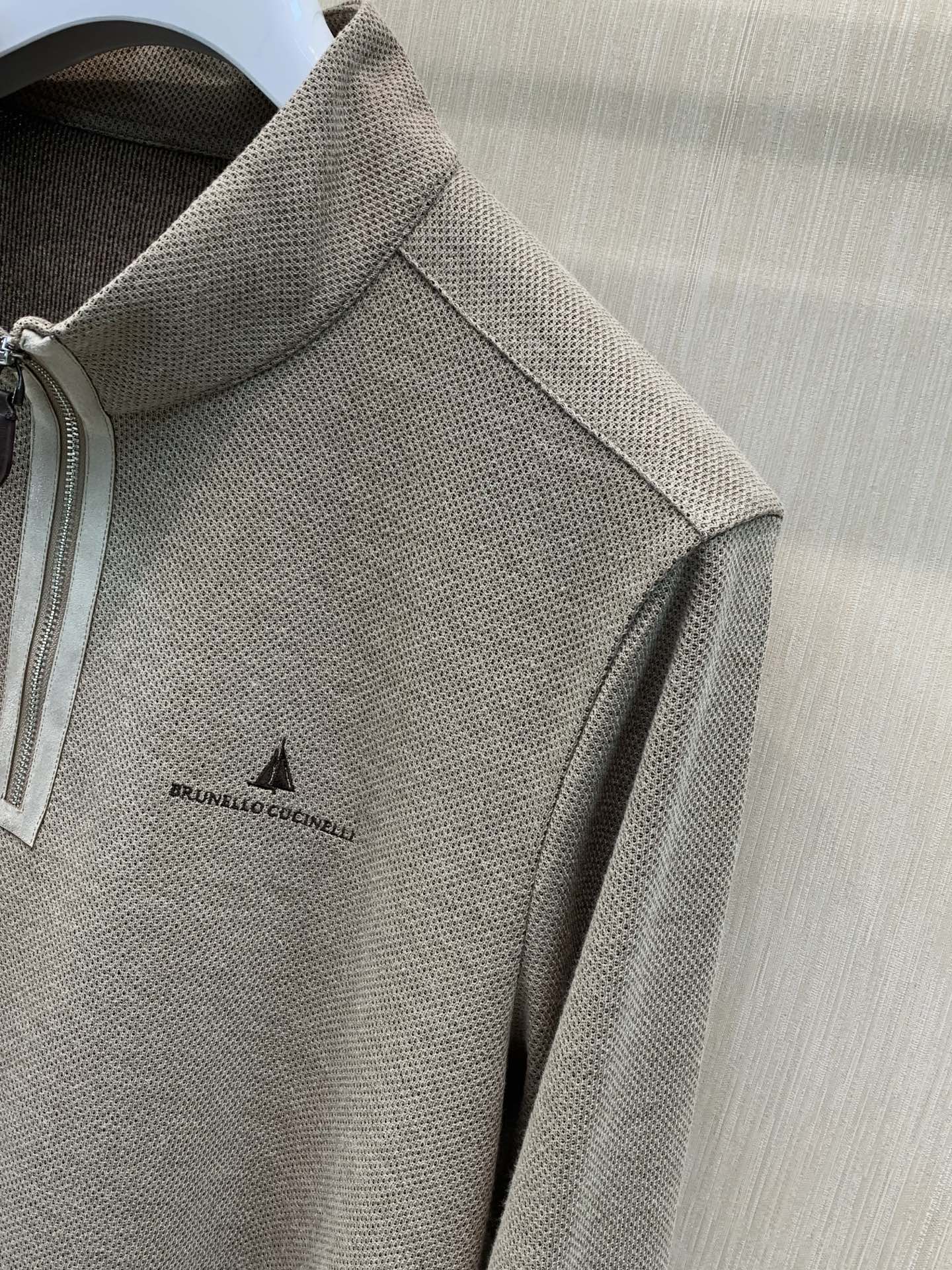 ，BRUNELLO CUCINELLI 意大利神狮，2026早秋最新品，专柜同步有售，原单狠货，时尚休闲立领卫衣，采用进