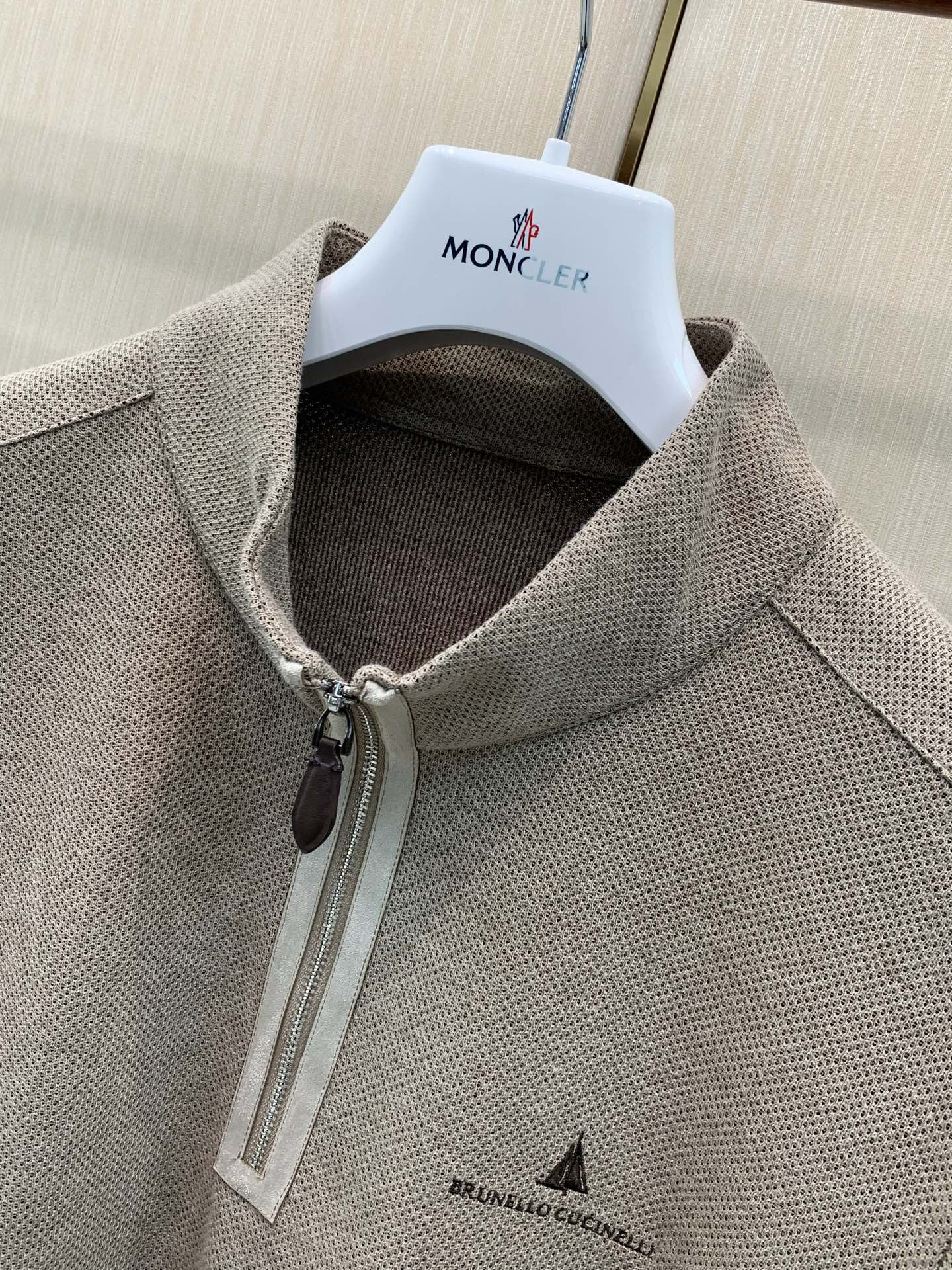 ，BRUNELLO CUCINELLI 意大利神狮，2026早秋最新品，专柜同步有售，原单狠货，时尚休闲立领卫衣，采用进