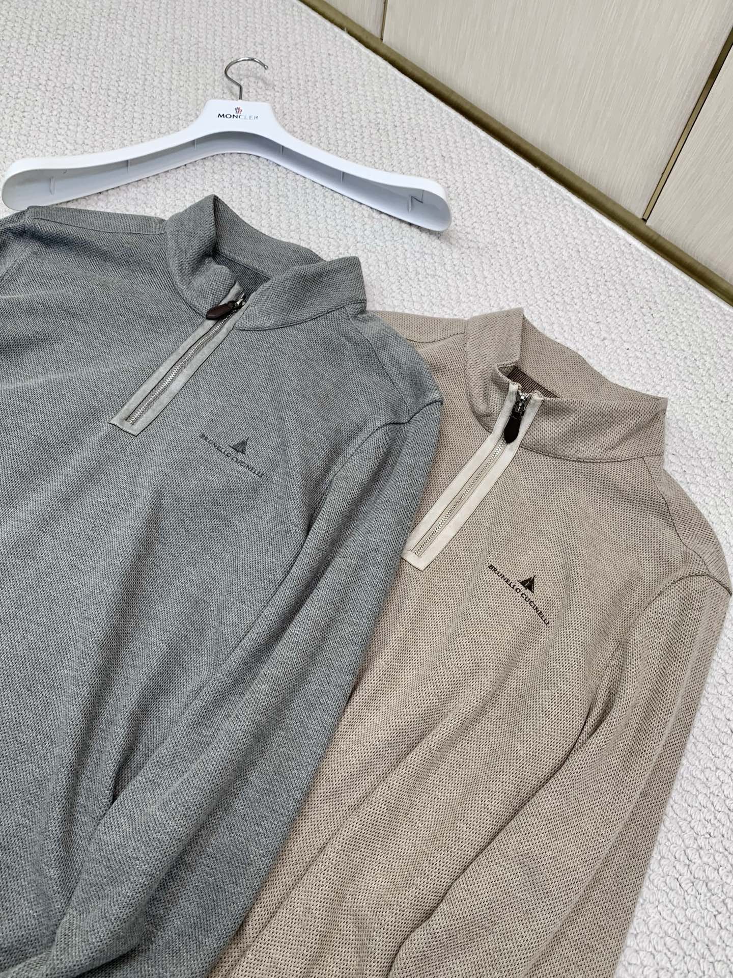 ，BRUNELLO CUCINELLI 意大利神狮，2026早秋最新品，专柜同步有售，原单狠货，时尚休闲立领卫衣，采用进