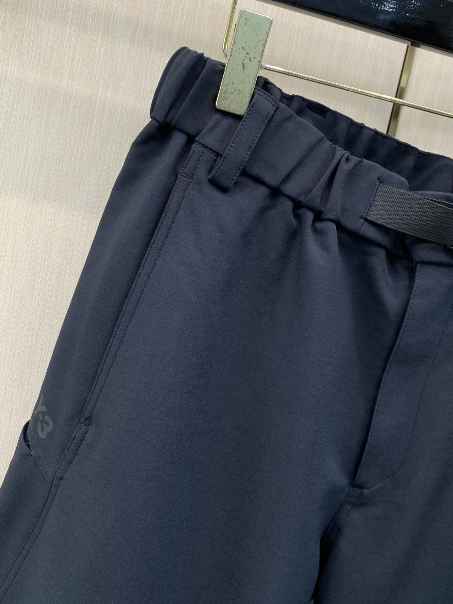 ，Y-3 山本耀司，2026早秋最新品，专柜同步有售，原单狠货，时尚休闲裤，进口原版面料，舒适度极佳，经典Y3字母log