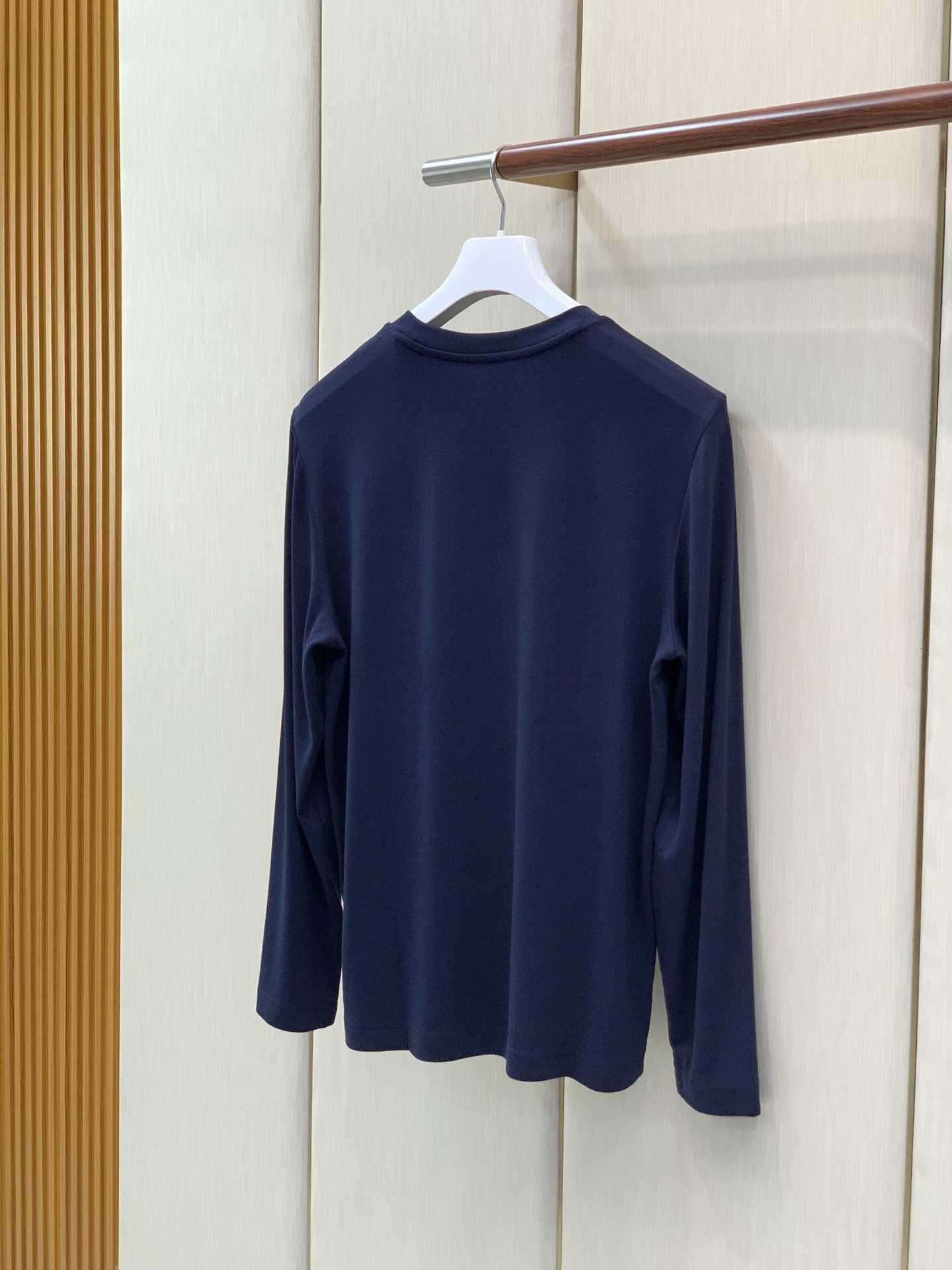 ，Moncler 蒙口，2026早秋最新品，专柜同步有售，原单狠货，时尚休闲圆领长袖T恤，上身舒适！吸睛而有亮点，采用进