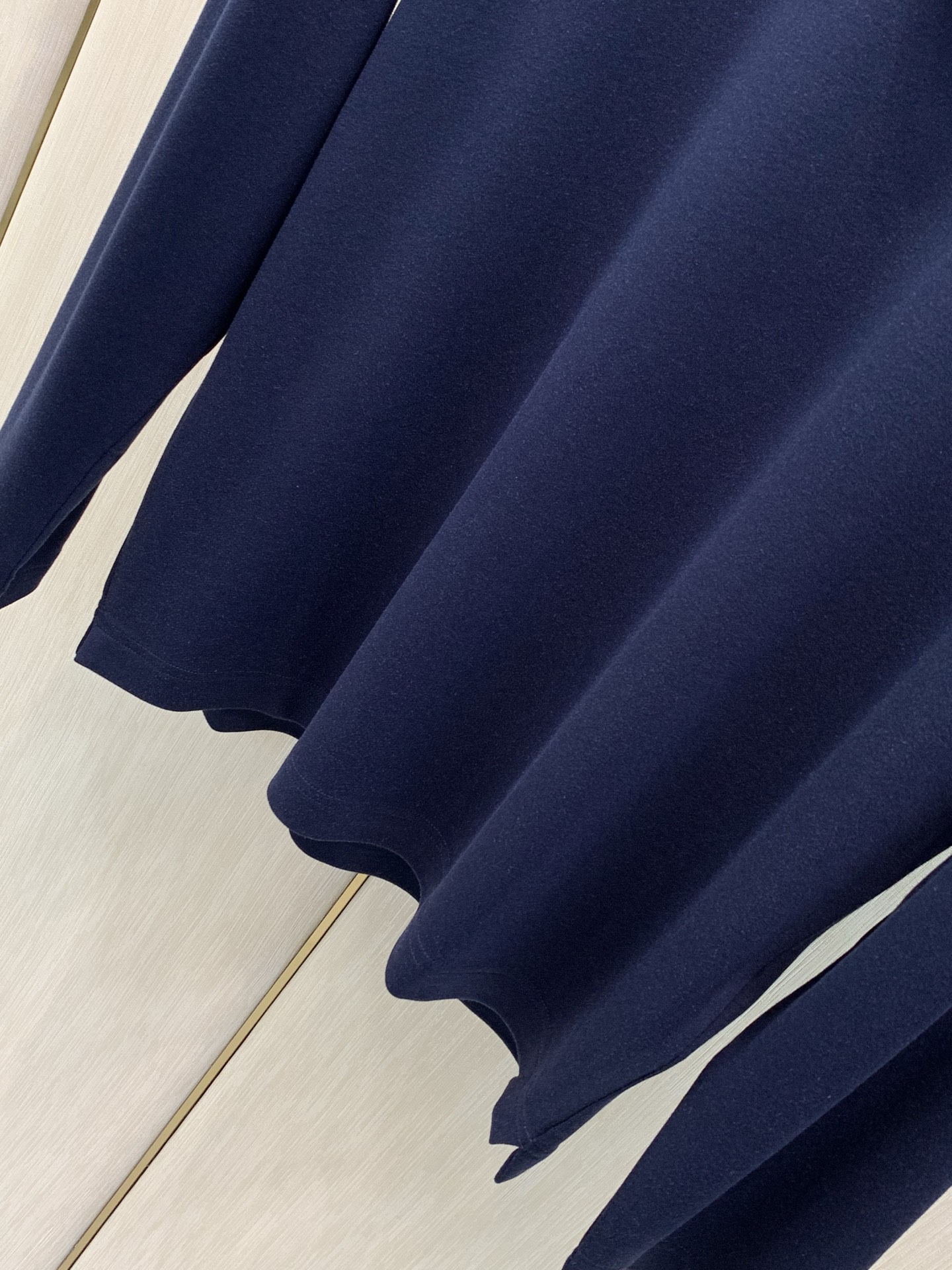 ，Moncler 蒙口，2026早秋最新品，专柜同步有售，原单狠货，时尚休闲圆领长袖T恤，上身舒适！吸睛而有亮点，采用进