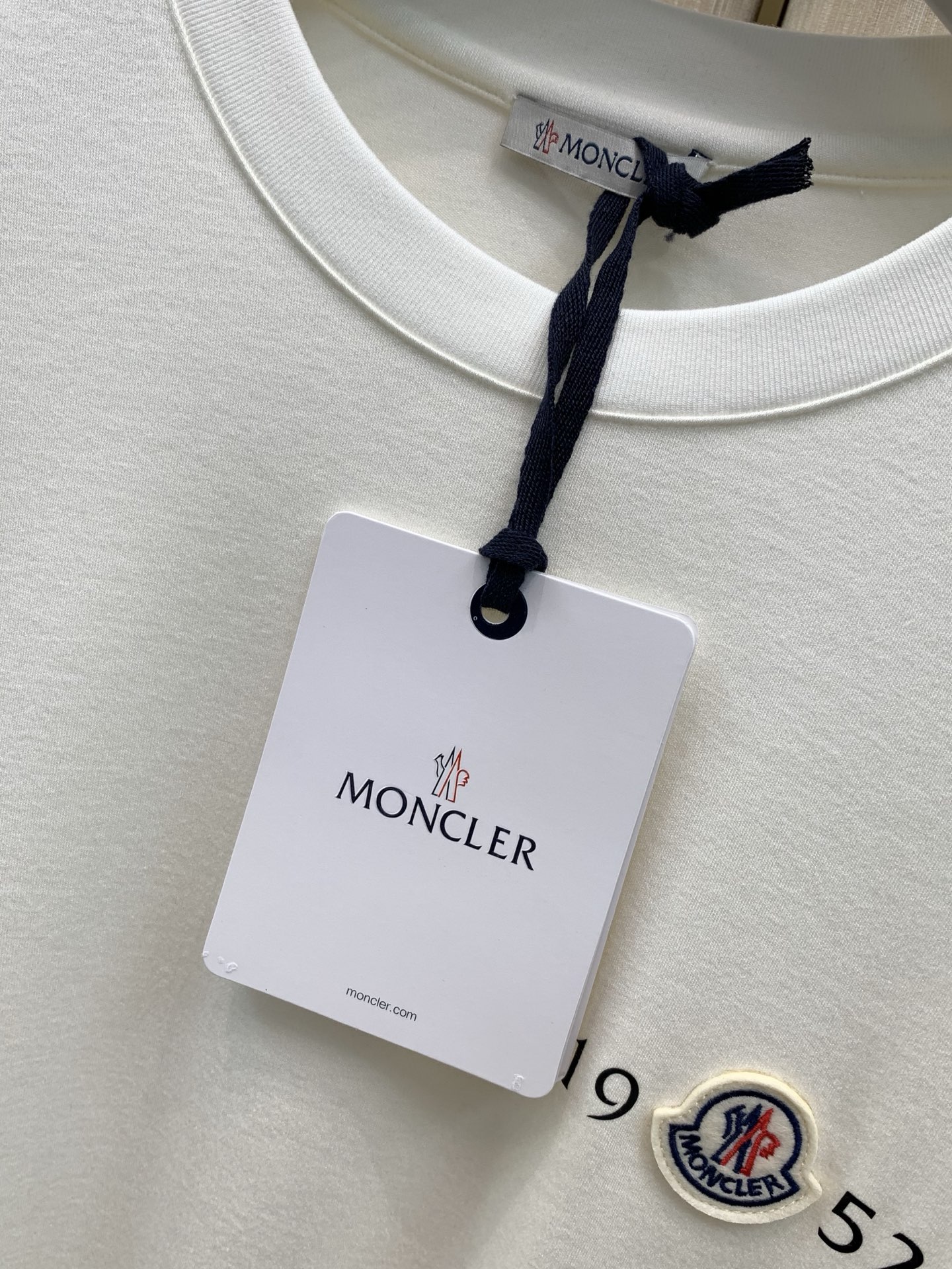 ，Moncler 蒙口，2026早秋最新品，专柜同步有售，原单狠货，时尚休闲圆领长袖T恤，上身舒适！吸睛而有亮点，采用进