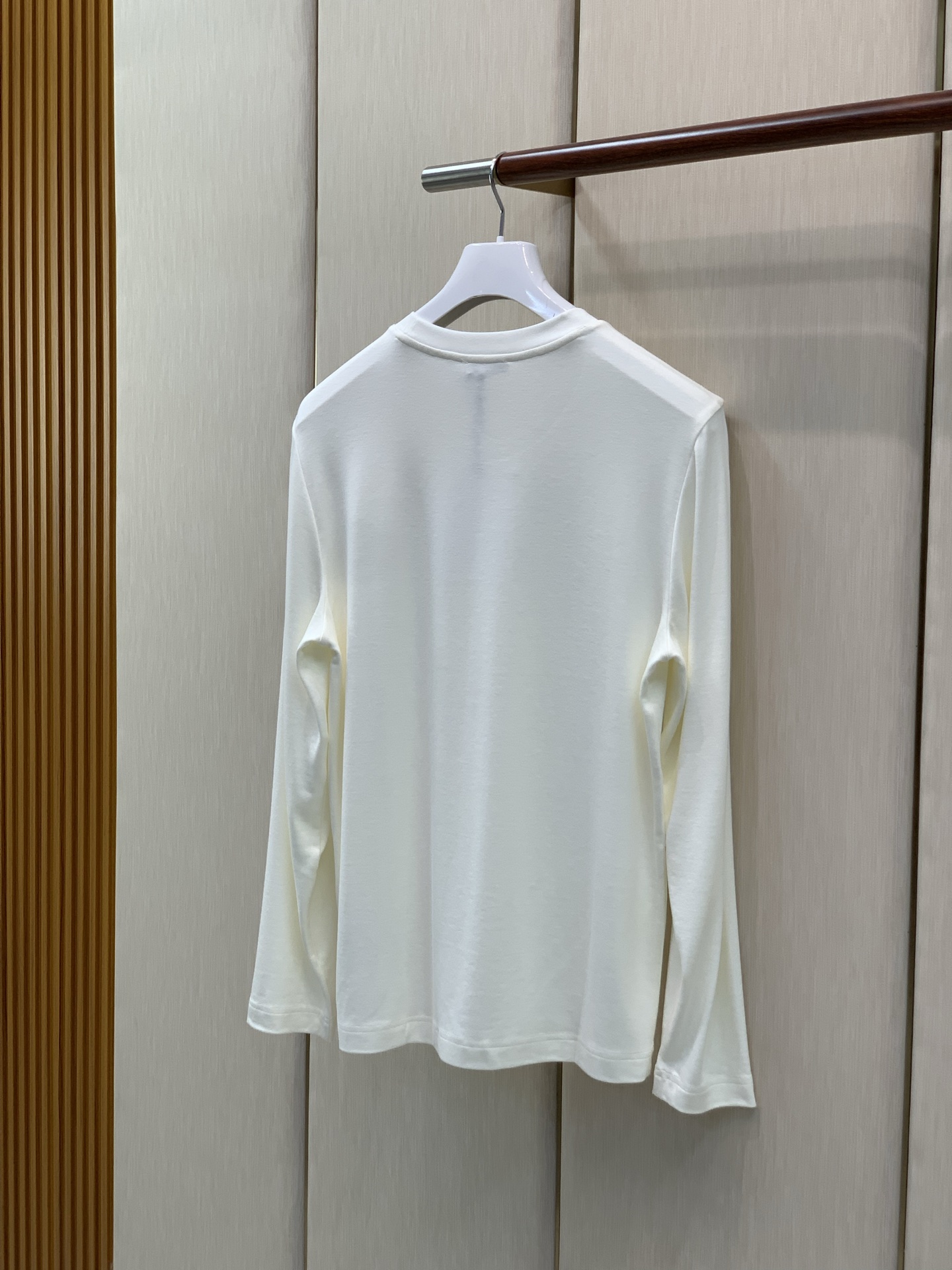 ，Moncler 蒙口，2026早秋最新品，专柜同步有售，原单狠货，时尚休闲圆领长袖T恤，上身舒适！吸睛而有亮点，采用进