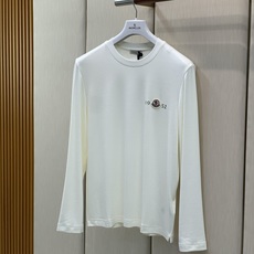 ,Moncler 蒙口,2026早秋最新品,专柜同步有售,原单狠货,时尚休闲圆领长袖T恤,上身舒适!吸睛而有亮点,采用进 ,Moncler 蒙口,2026早秋最新品,专柜同步有售,原单狠货,时尚休闲圆领长袖T恤,上身舒适!吸睛而有亮点,采用进
