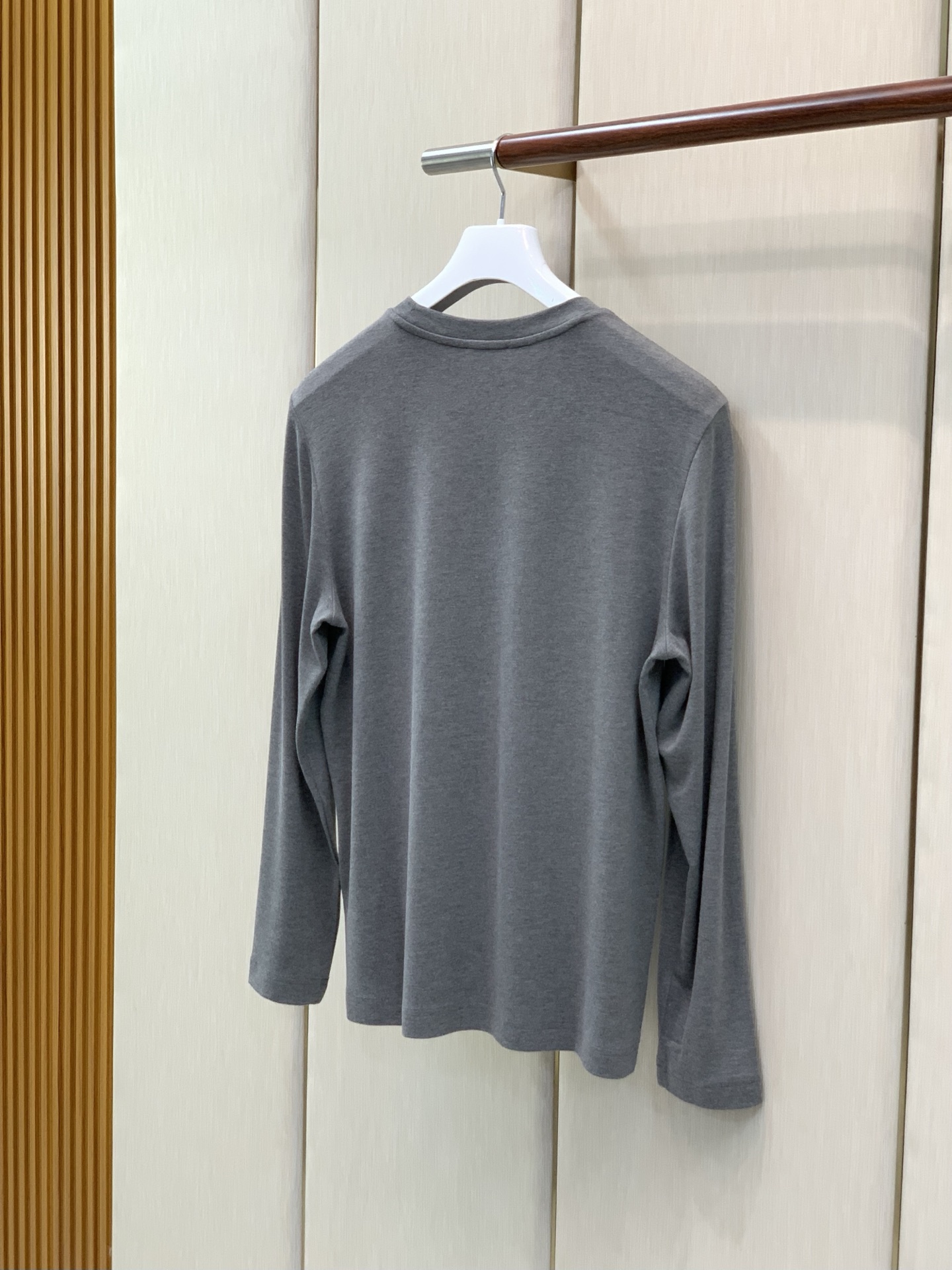 ，Moncler 蒙口，2026早秋最新品，专柜同步有售，原单狠货，时尚休闲圆领长袖T恤，上身舒适！吸睛而有亮点，采用进