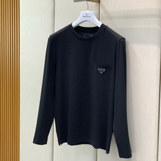 ,PRADA 普拉达,2026早秋最新品,专柜同步有售,时尚休闲圆领长袖T恤,进口原版面料,做工极为复杂,唯一可以做代购 ,PRADA 普拉达,2026早秋最新品,专柜同步有售,时尚休闲圆领长袖T恤,进口原版面料,做工极为复杂,唯一可以做代购