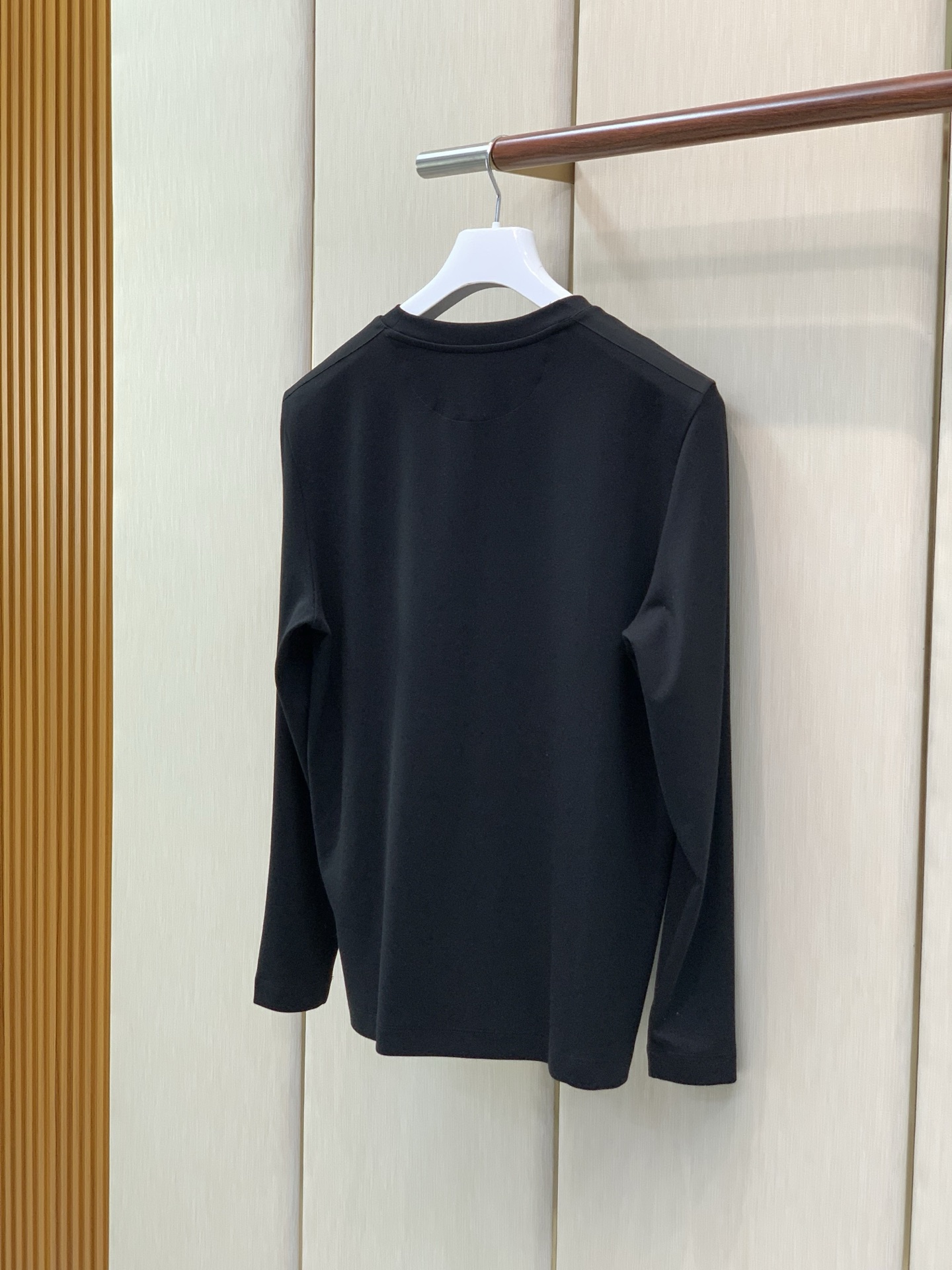 ，PRADA 普拉达，2026早秋最新品，专柜同步有售，时尚休闲圆领长袖T恤，进口原版面料，做工极为复杂，唯一可以做代购