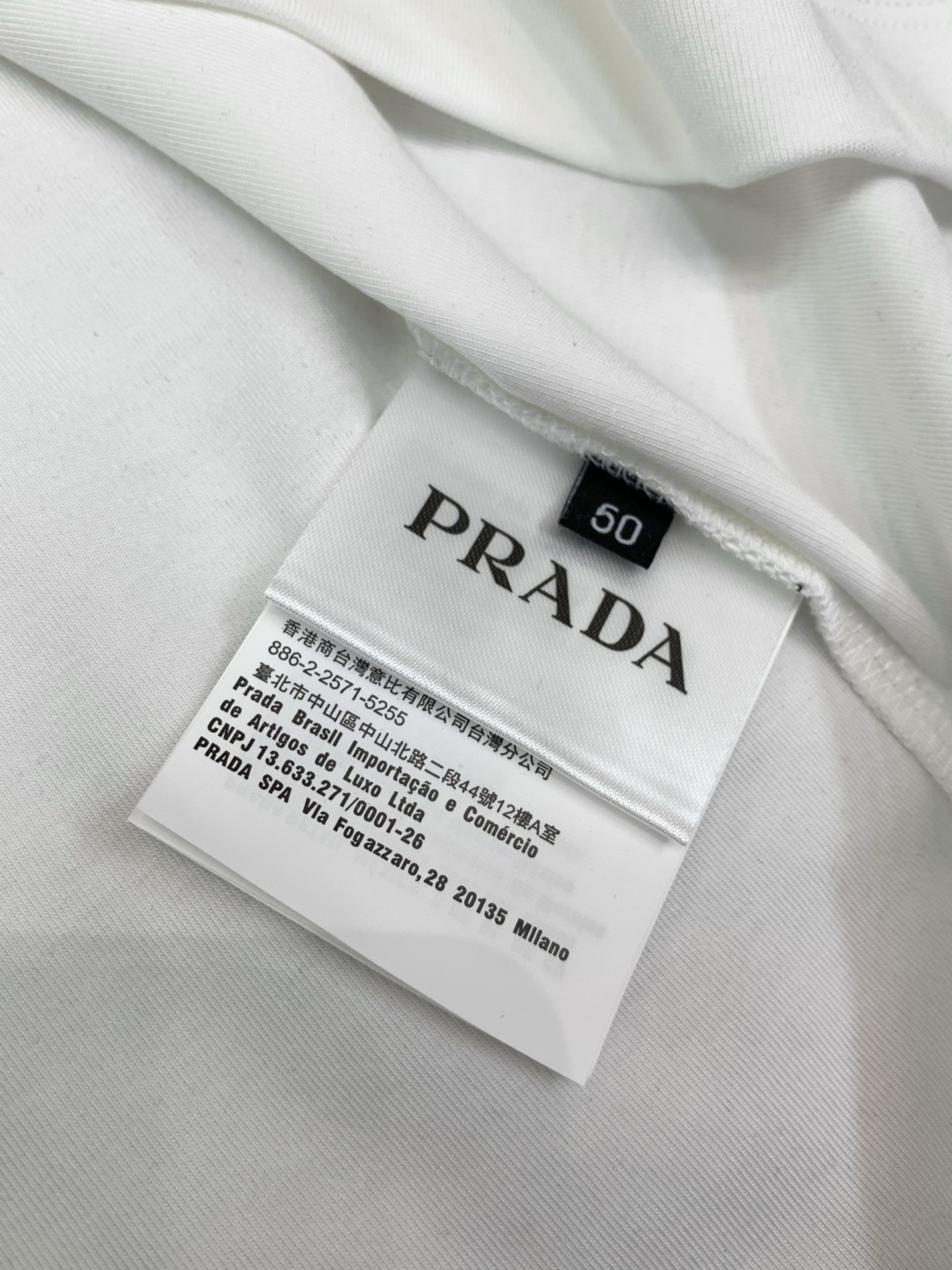 ，PRADA 普拉达，2026早秋最新品，专柜同步有售，时尚休闲圆领长袖T恤，进口原版面料，做工极为复杂，唯一可以做代购