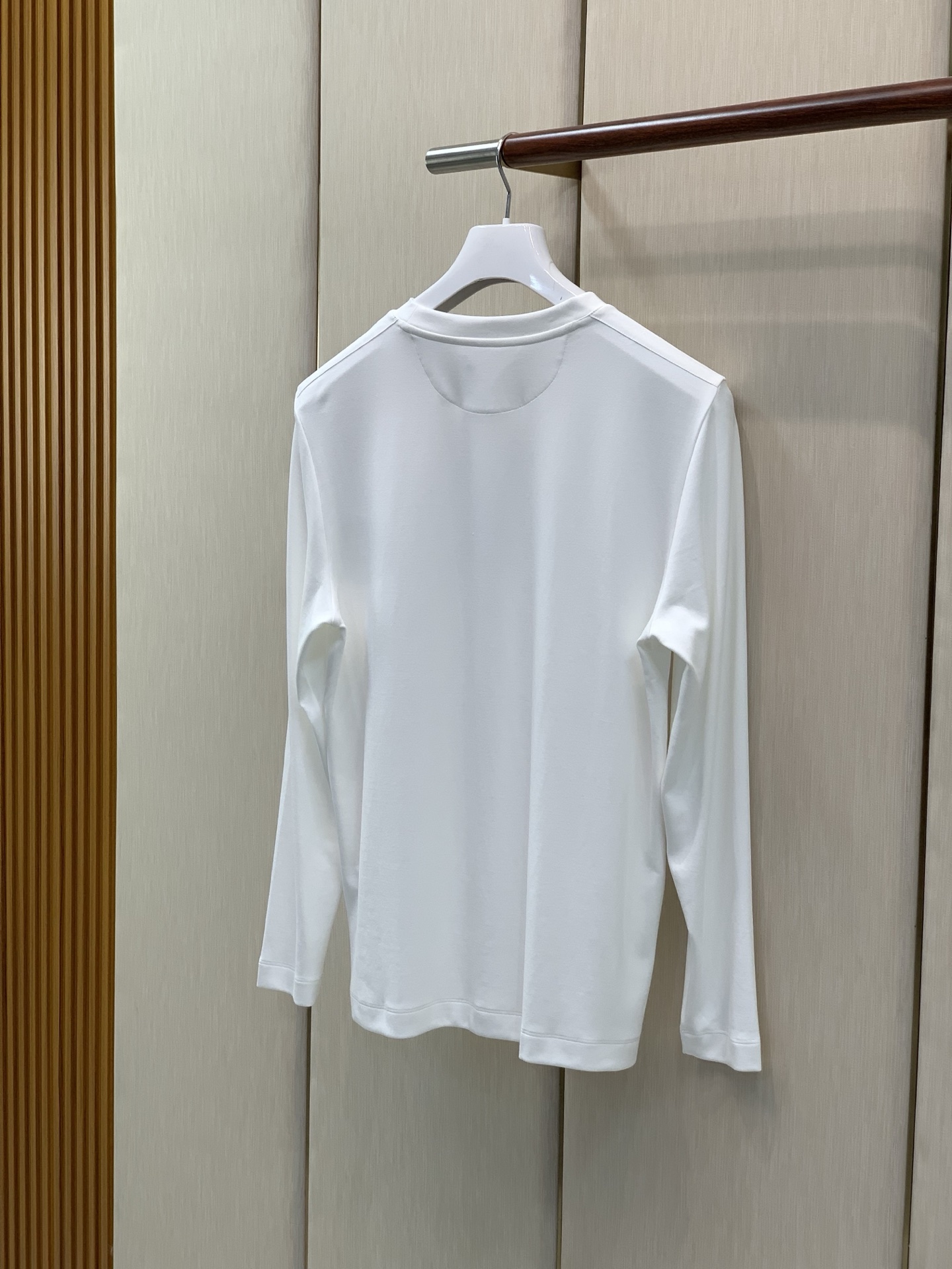 ，PRADA 普拉达，2026早秋最新品，专柜同步有售，时尚休闲圆领长袖T恤，进口原版面料，做工极为复杂，唯一可以做代购