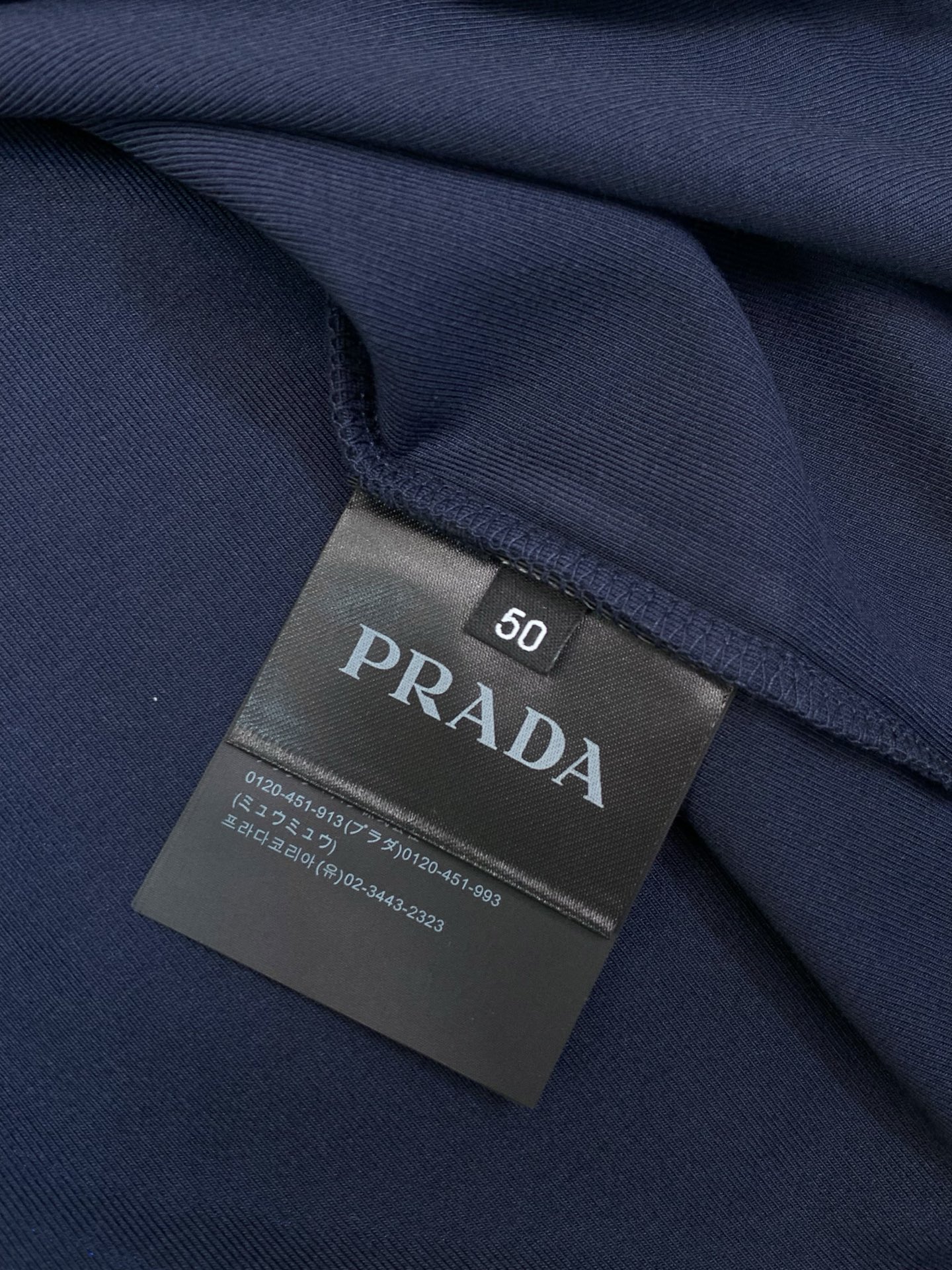 ，PRADA 普拉达，2026早秋最新品，专柜同步有售，时尚休闲圆领长袖T恤，进口原版面料，做工极为复杂，唯一可以做代购